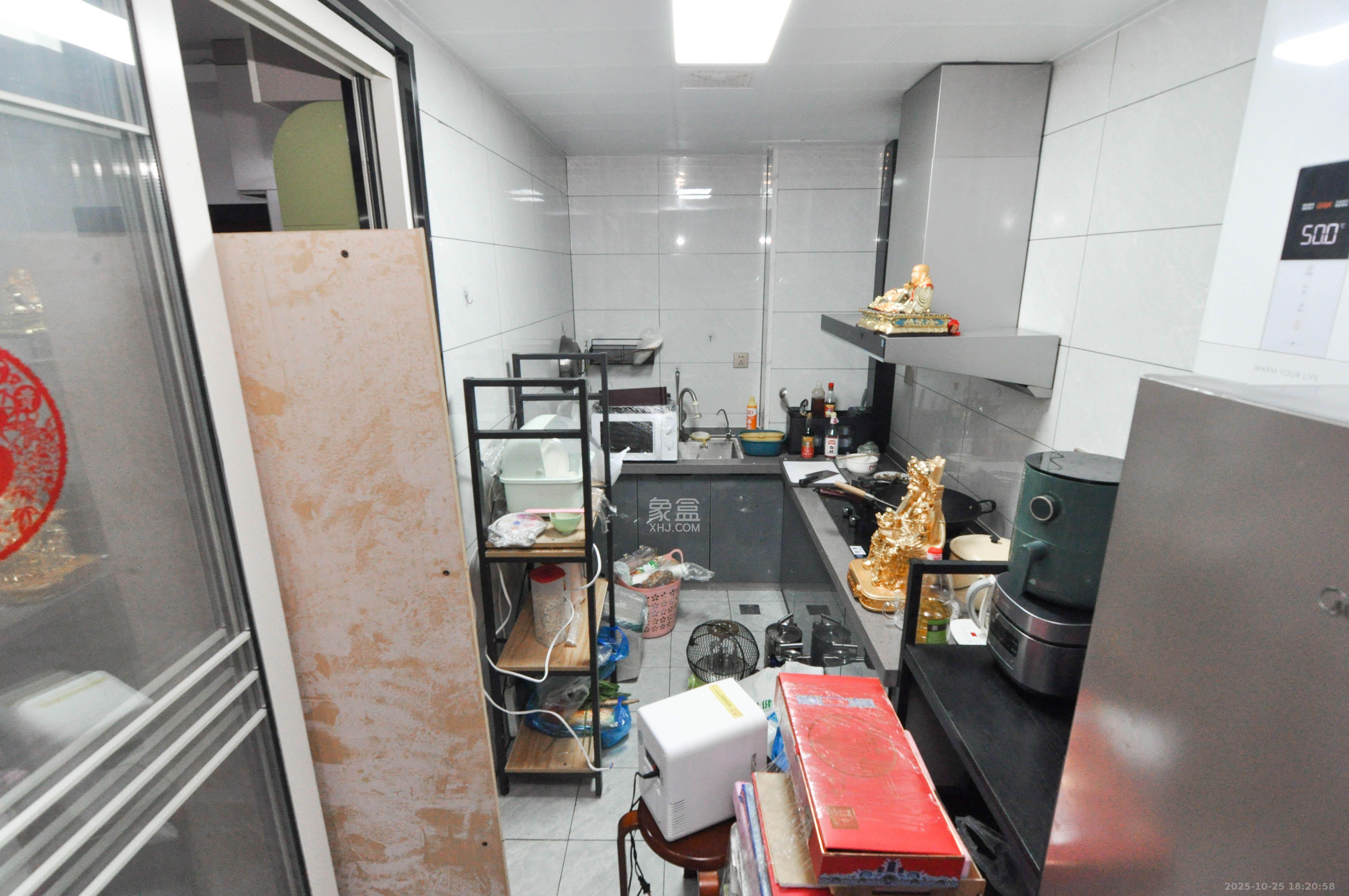 共和世家  1室1厅1卫    2500.0元/月 共和世家  1室1厅1卫    2500.0元/月室内图