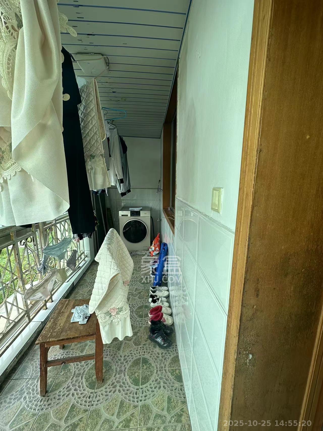 中南汽车世界  3室2厅2卫    1250.0元/月室内图