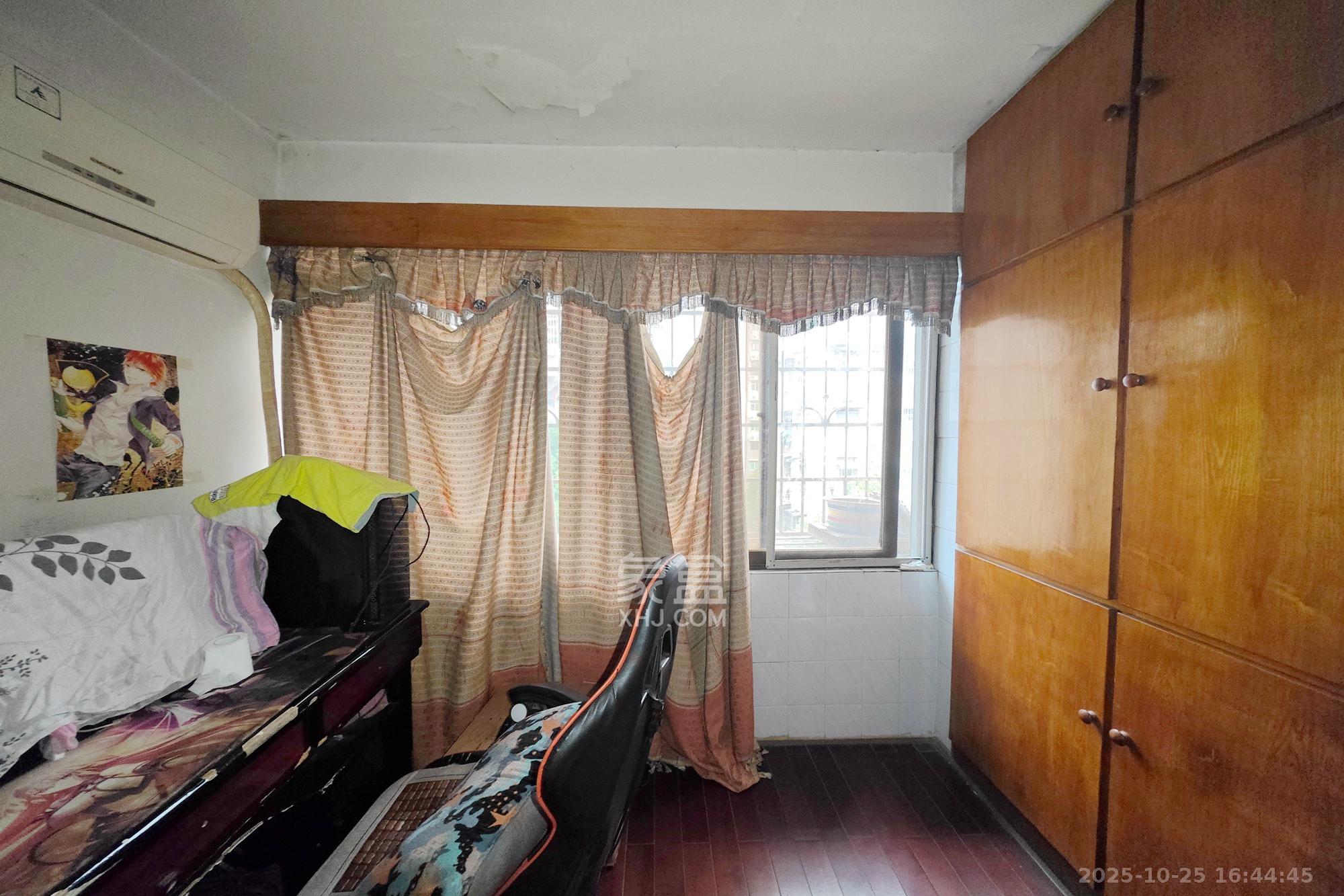 桂花路铁建宿舍  2室2厅1卫    39.0万阳台