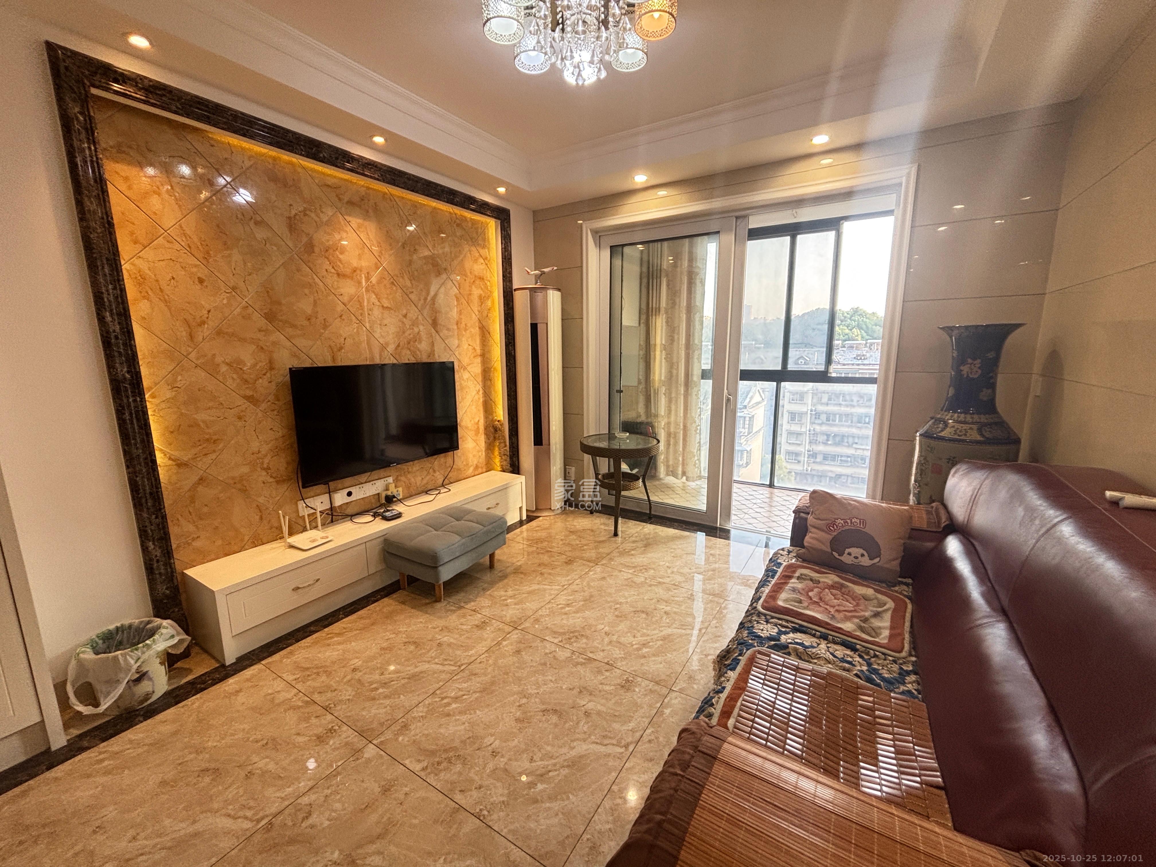 蓝光幸福满庭 3室1厅1卫 2300.0元/月 蓝光幸福满庭 3室1厅1卫 2300.0元/月室内图