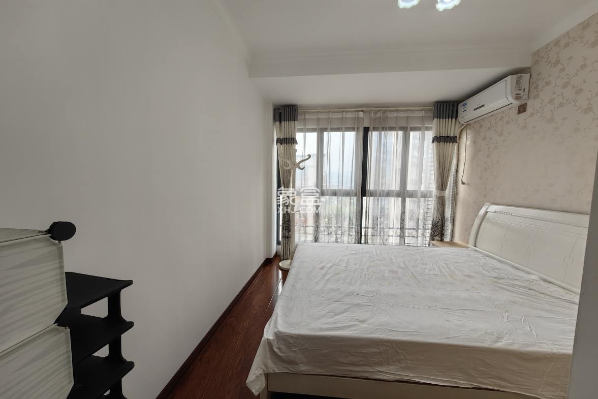 锦绣边城  4室2厅2卫    75.0万 锦绣边城  4室2厅2卫    75.0万客厅