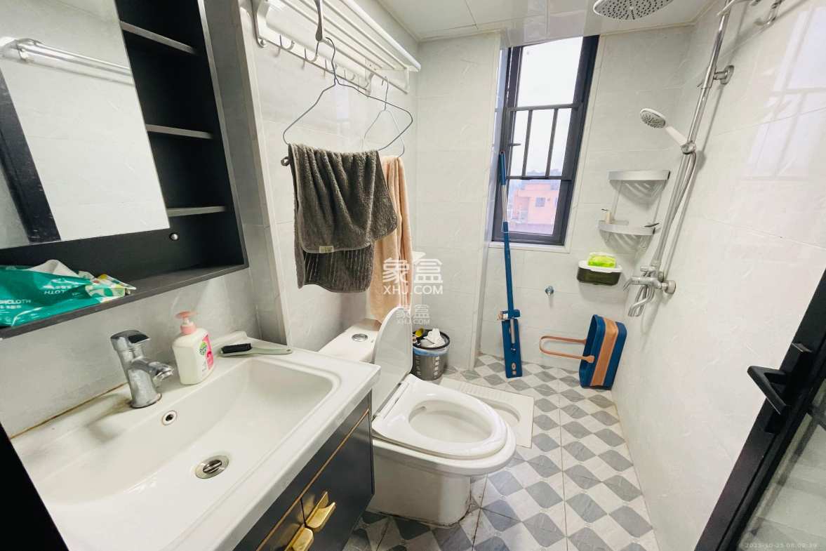 吉泰园安置小区 2室2厅1卫 2600.0元/月 吉泰园安置小区 2室2厅1卫 2600.0元/月室内图