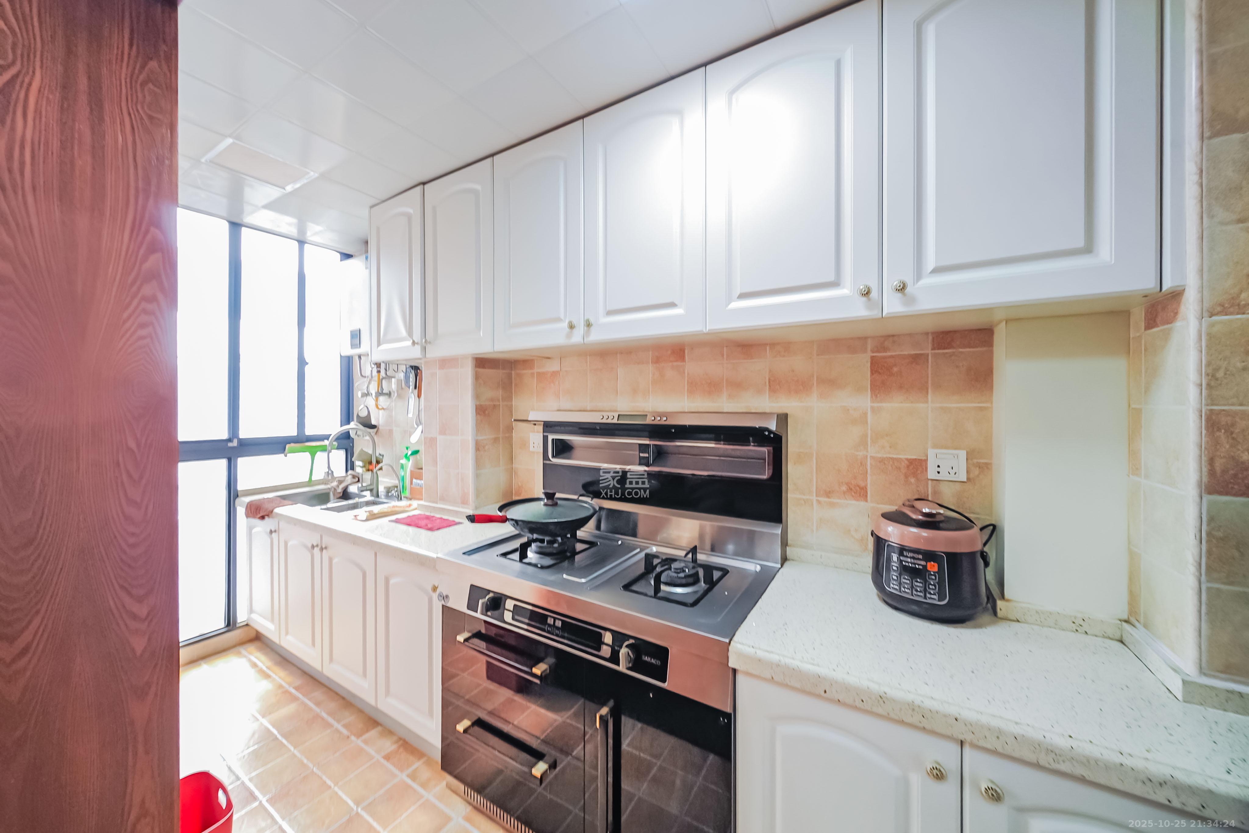 融科东南海  2室1厅1卫    80.0万 融科东南海  2室1厅1卫    80.0万厨房