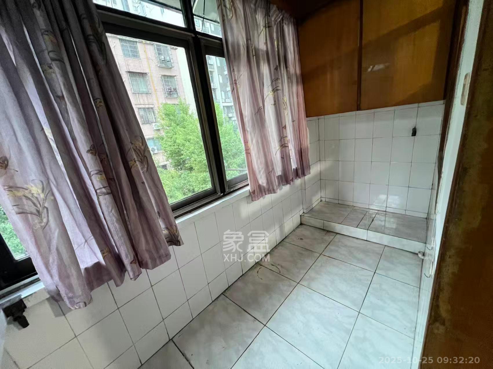 砂子塘长沙电机厂宿舍  1室0厅0卫    1300.0元/月 砂子塘长沙电机厂宿舍  1室0厅0卫    1300.0元/月室内图