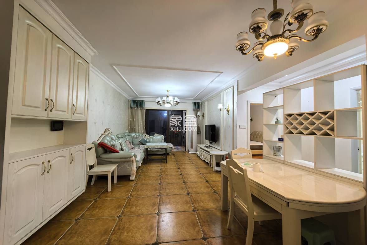 华润置地广场二期 3室2厅1卫 2300.0元/月 华润置地广场二期 3室2厅1卫 2300.0元/月户型图