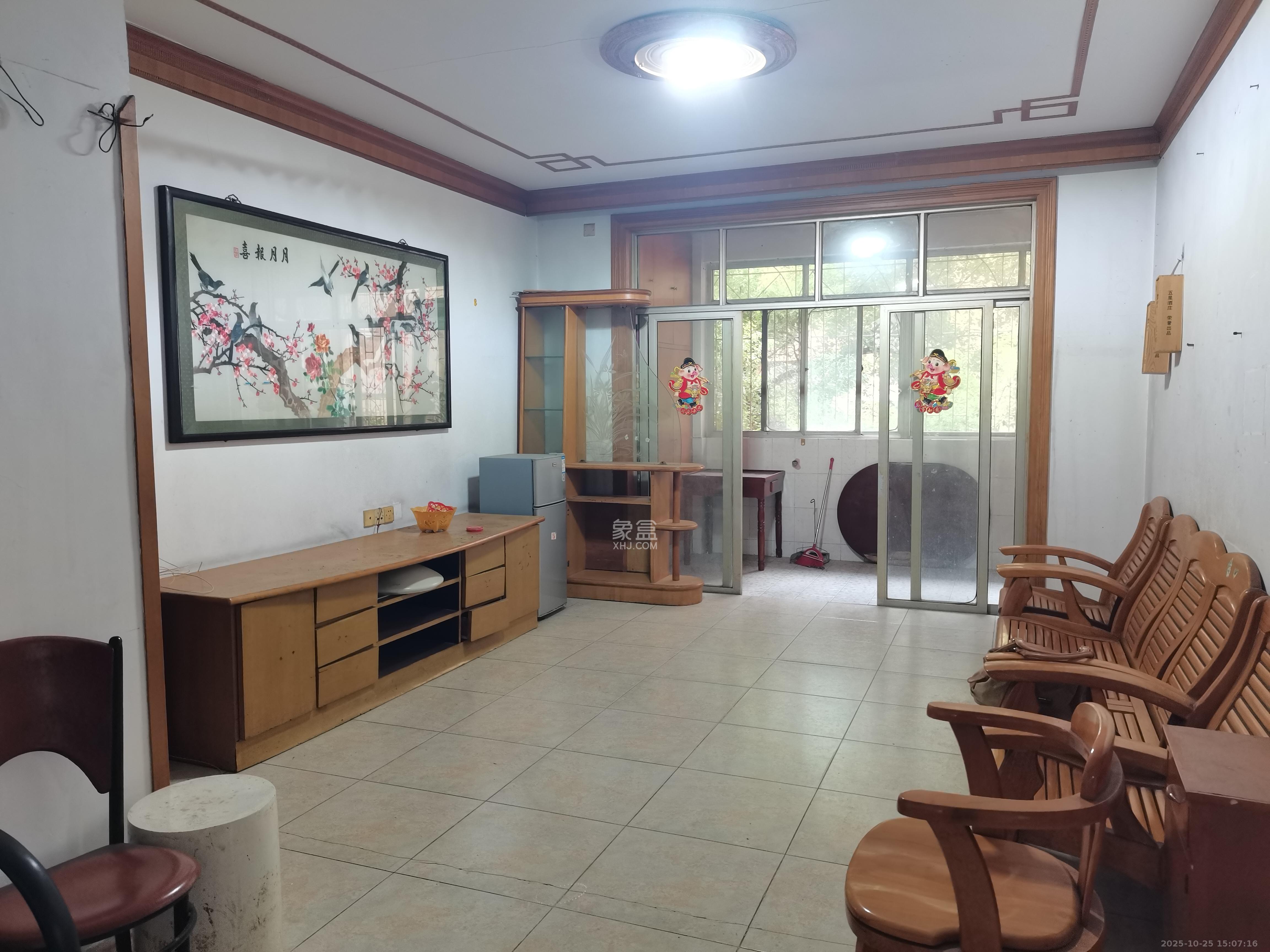 袁家岭省煤炭厅宿舍(芙蓉区省煤炭局小区)  3室1厅1卫    2100.0元/月 袁家岭省煤炭厅宿舍(芙蓉区省煤炭局小区)  3室1厅1卫    2100.0元/月