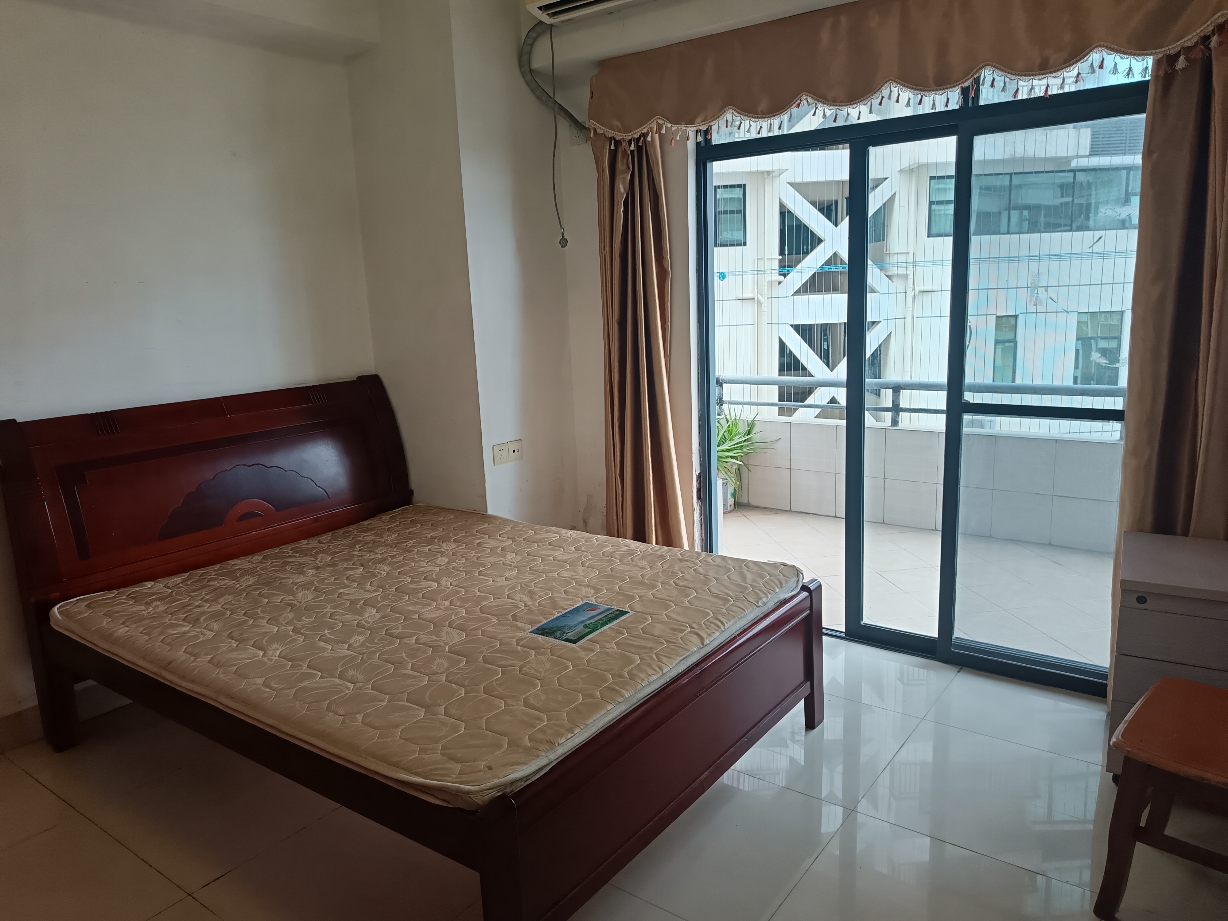 鑫汇大厦  2室2厅1卫    2000.0元/月 鑫汇大厦  2室2厅1卫    2000.0元/月