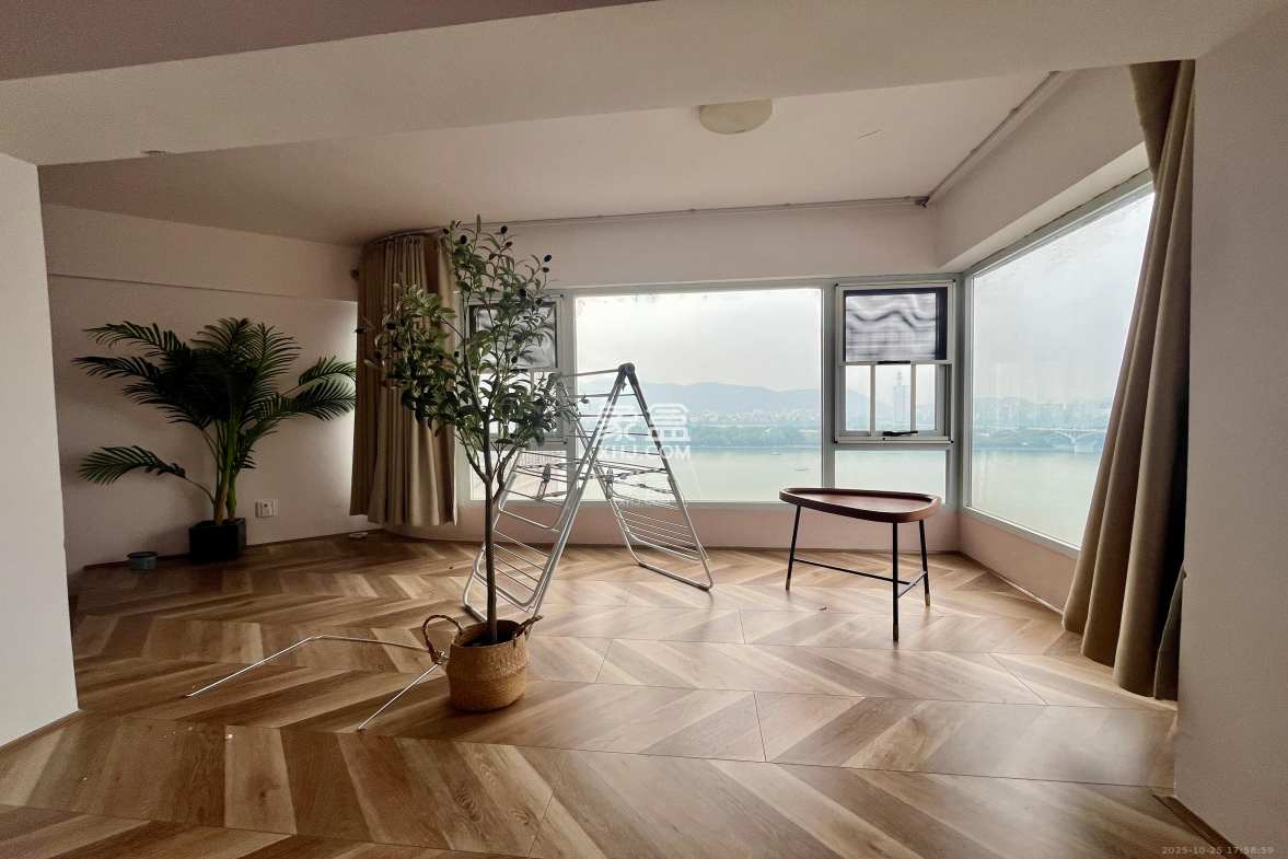 汇源大厦 1室0厅0卫 4000.0元/月 汇源大厦 1室0厅0卫 4000.0元/月室内图