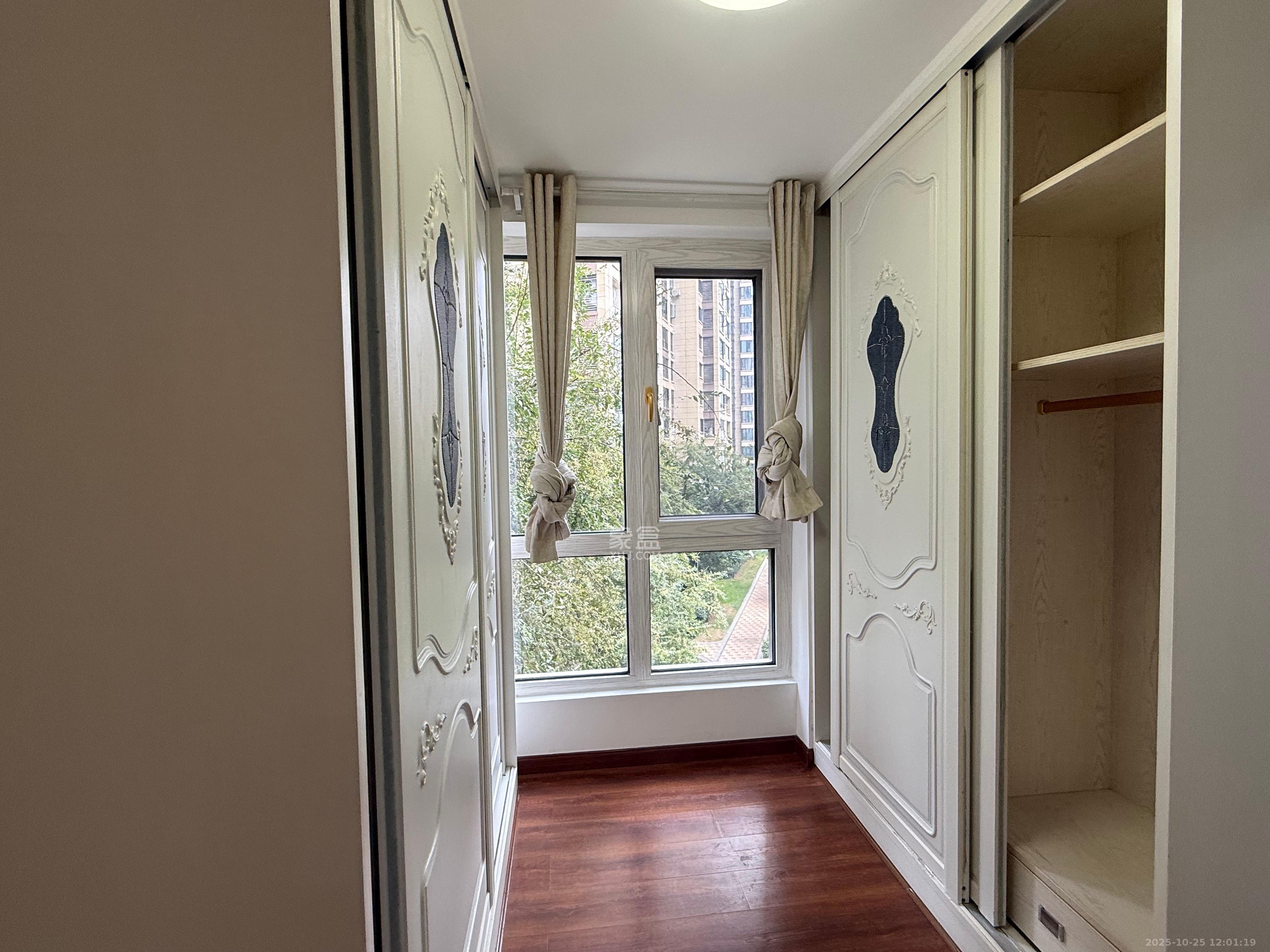 保利西海岸A区  3室2厅2卫    3200.0元/月 保利西海岸A区  3室2厅2卫    3200.0元/月室内图