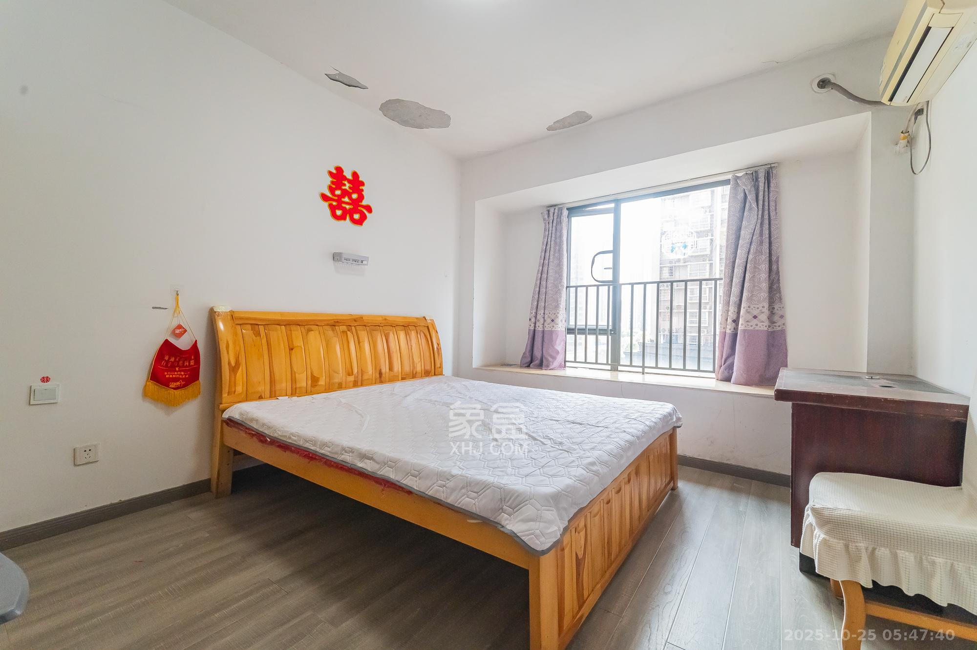 华润凤凰城二期  2室2厅1卫    50.0万卧室