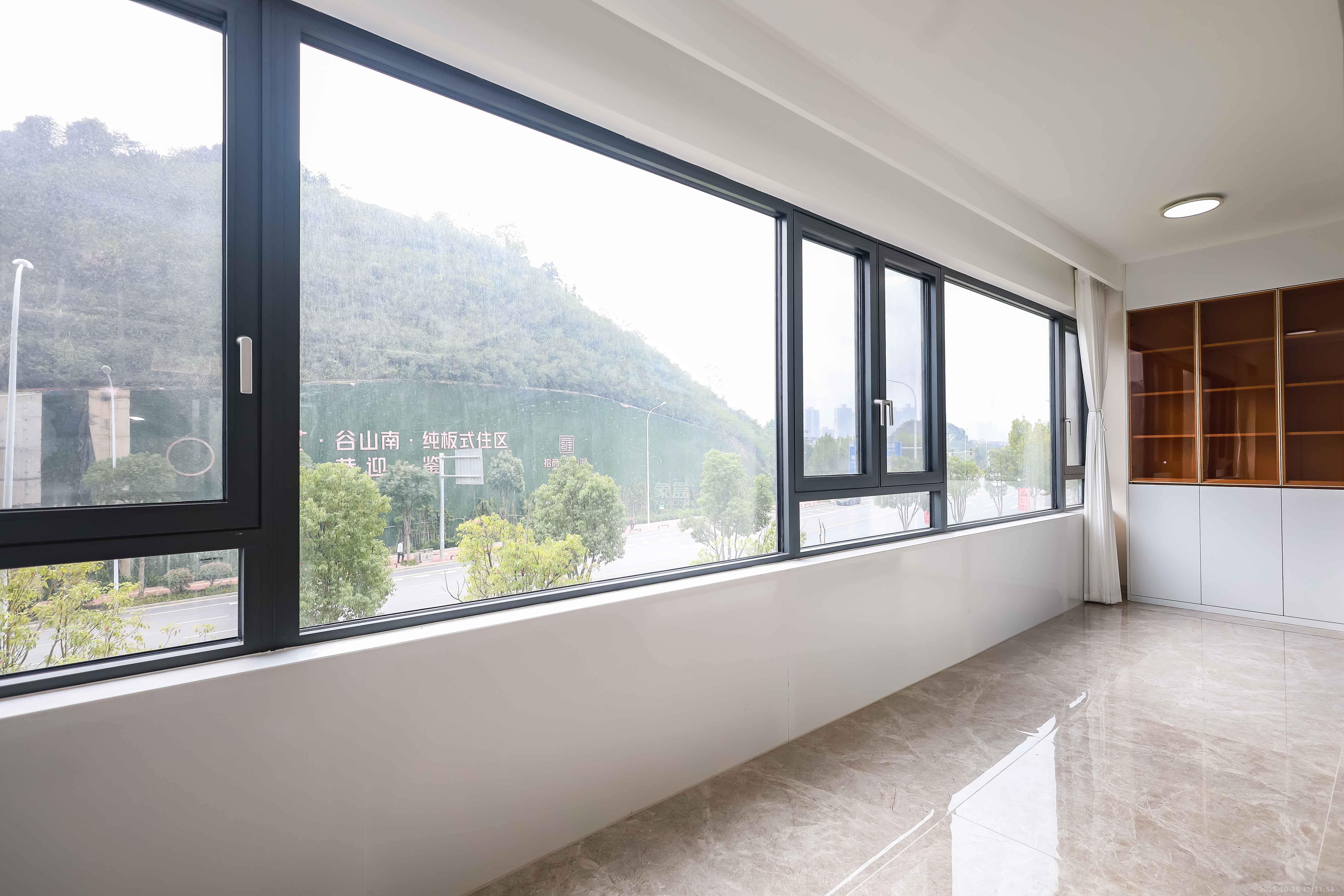 招商雍山湖 4室2厅2卫 238.0万 招商雍山湖 4室2厅2卫 238.0万阳台