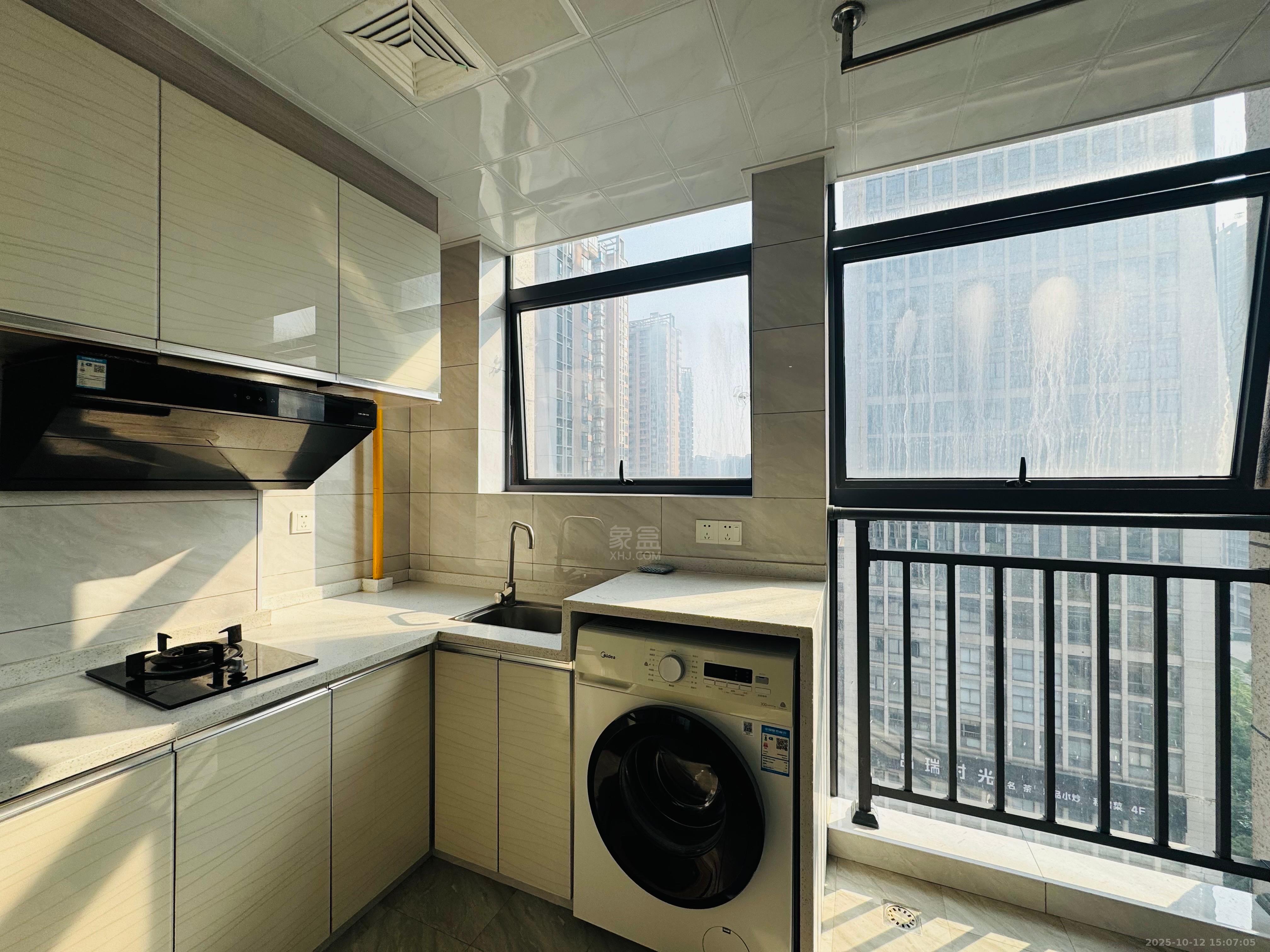 流金岁月-华晨国际  1室1厅1卫    26.0万 流金岁月-华晨国际  1室1厅1卫    26.0万室内图