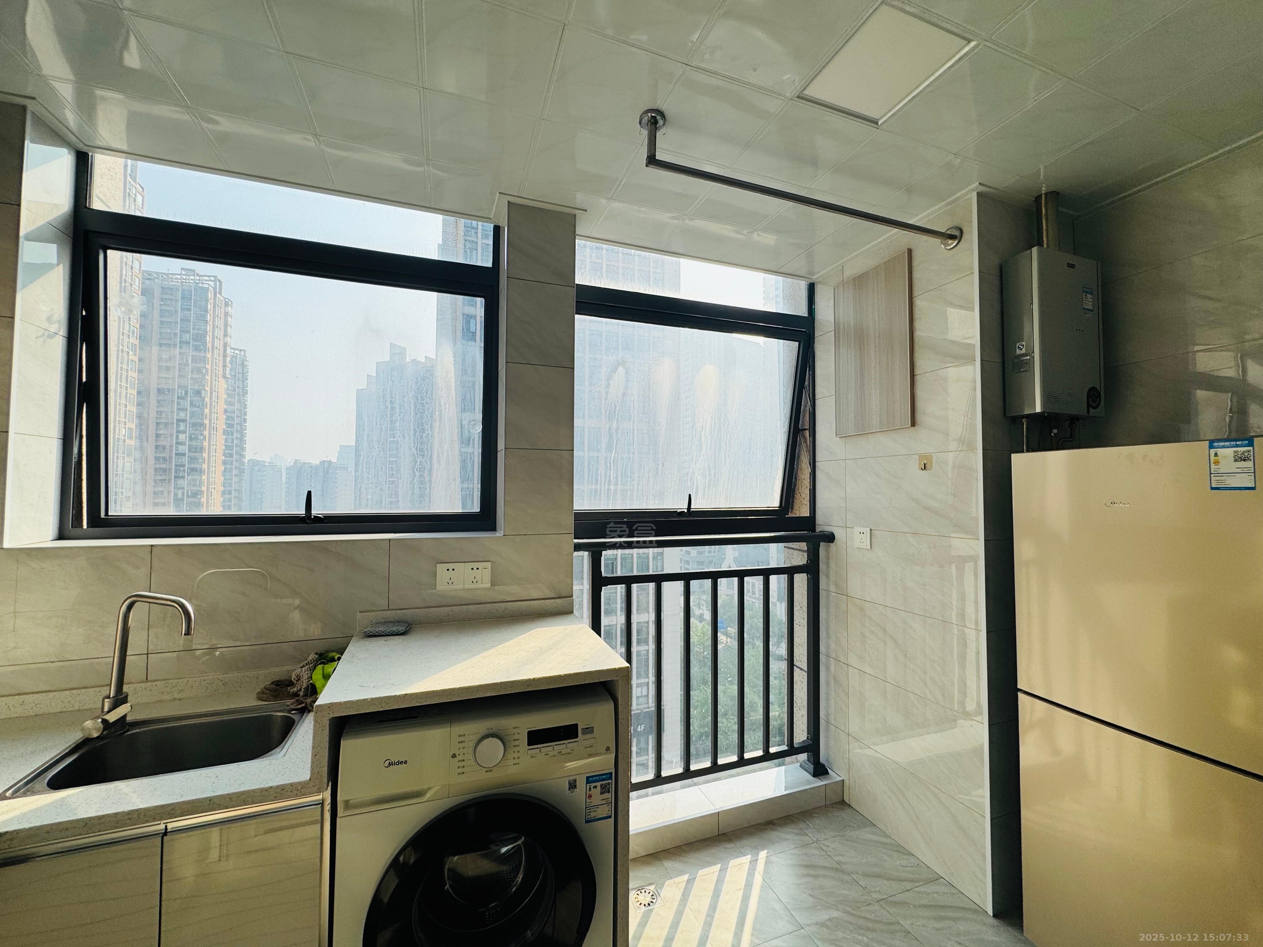 流金岁月-华晨国际  1室1厅1卫    26.0万 流金岁月-华晨国际  1室1厅1卫    26.0万室内图