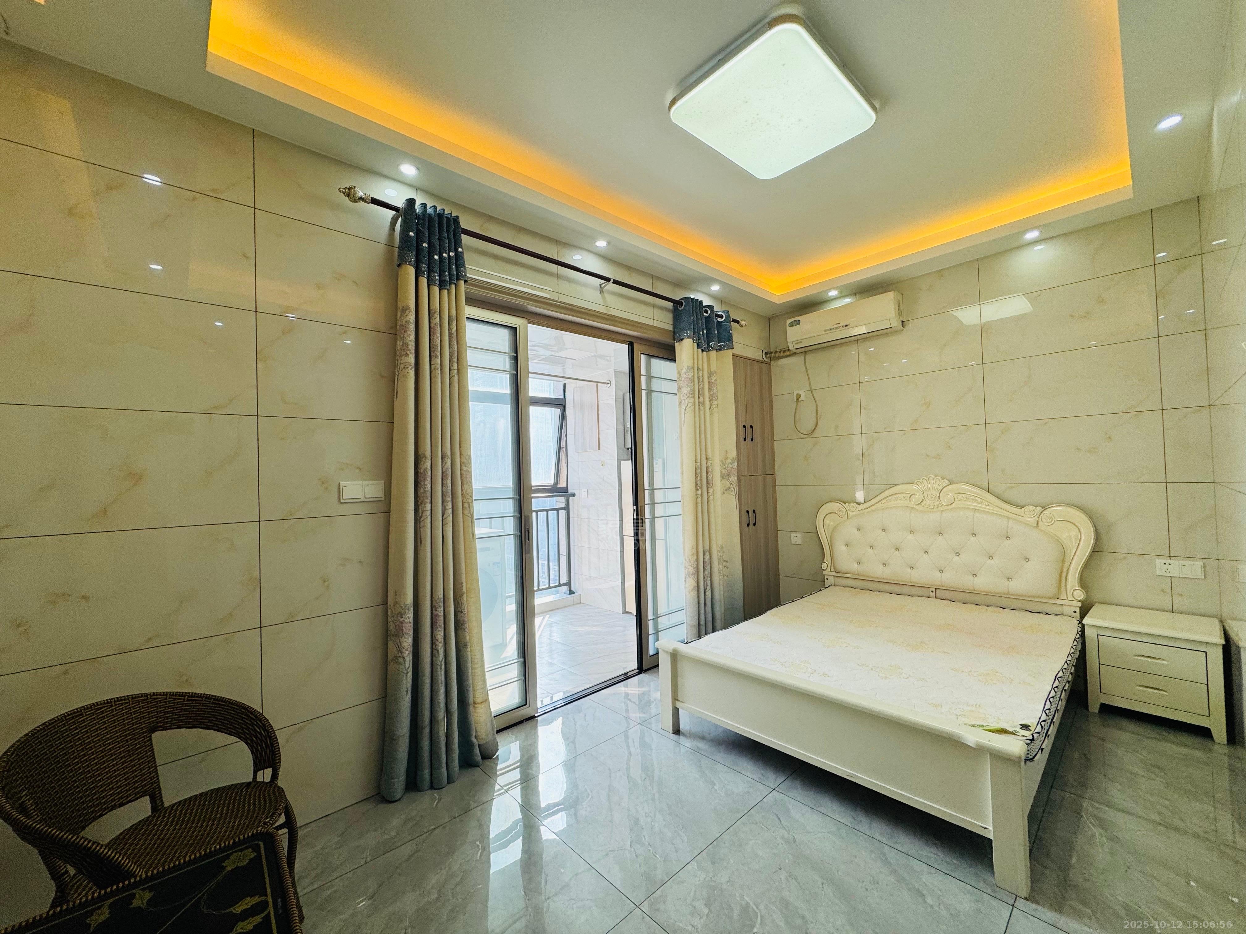 流金岁月-华晨国际  1室1厅1卫    26.0万 流金岁月-华晨国际  1室1厅1卫    26.0万室内图