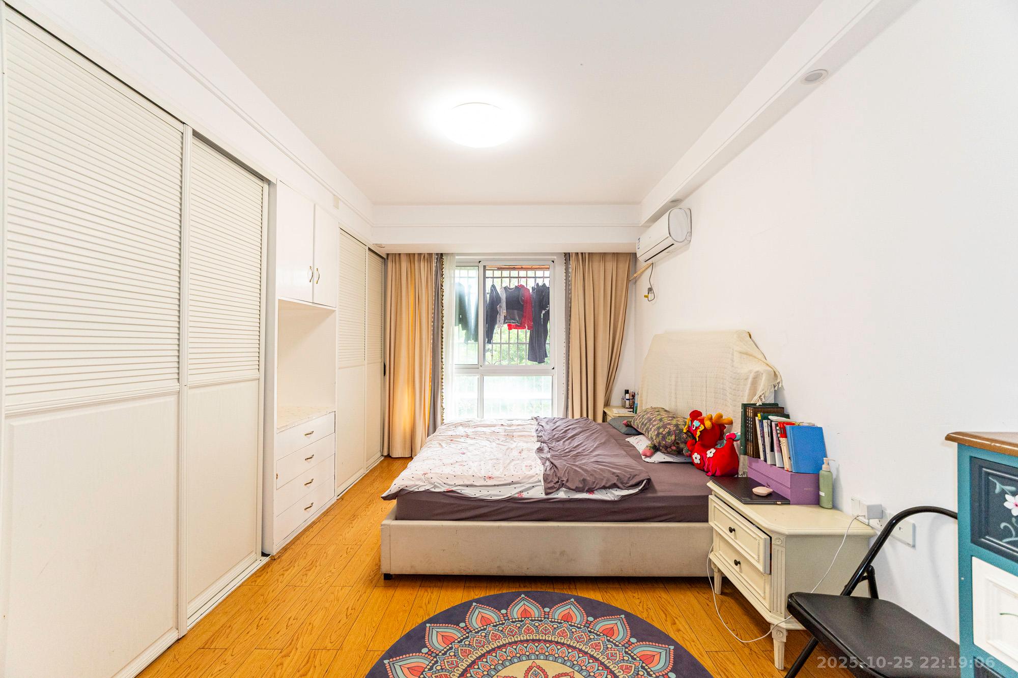 筑梦佳园  4室2厅2卫    79.8万卧室