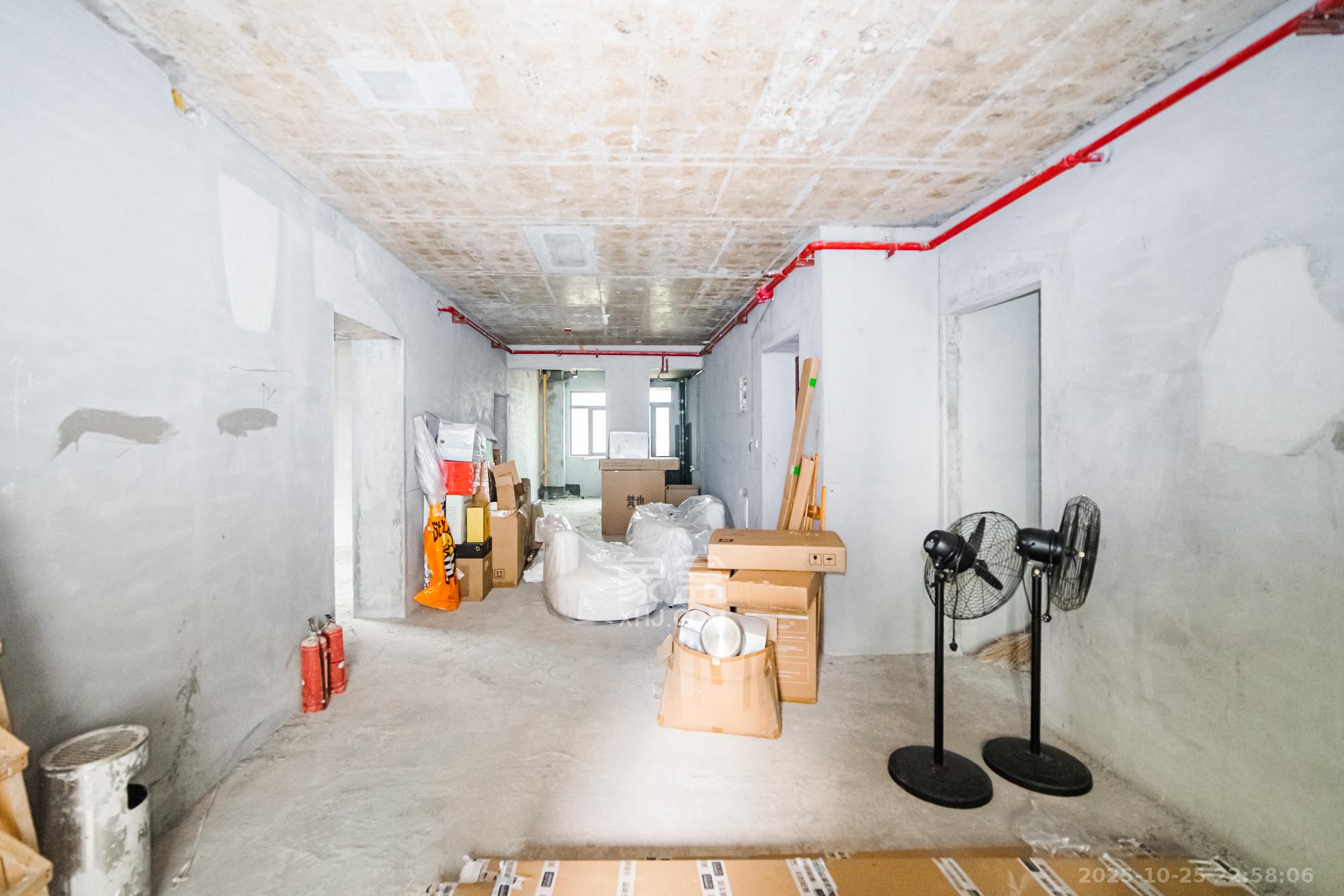 富兴时代御城  4室2厅3卫    240.0万 富兴时代御城  4室2厅3卫    240.0万客厅