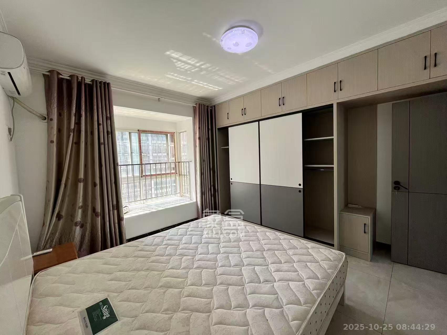 和润园一、二期 3室2厅2卫 2100.0元/月 和润园一、二期 3室2厅2卫 2100.0元/月室内图