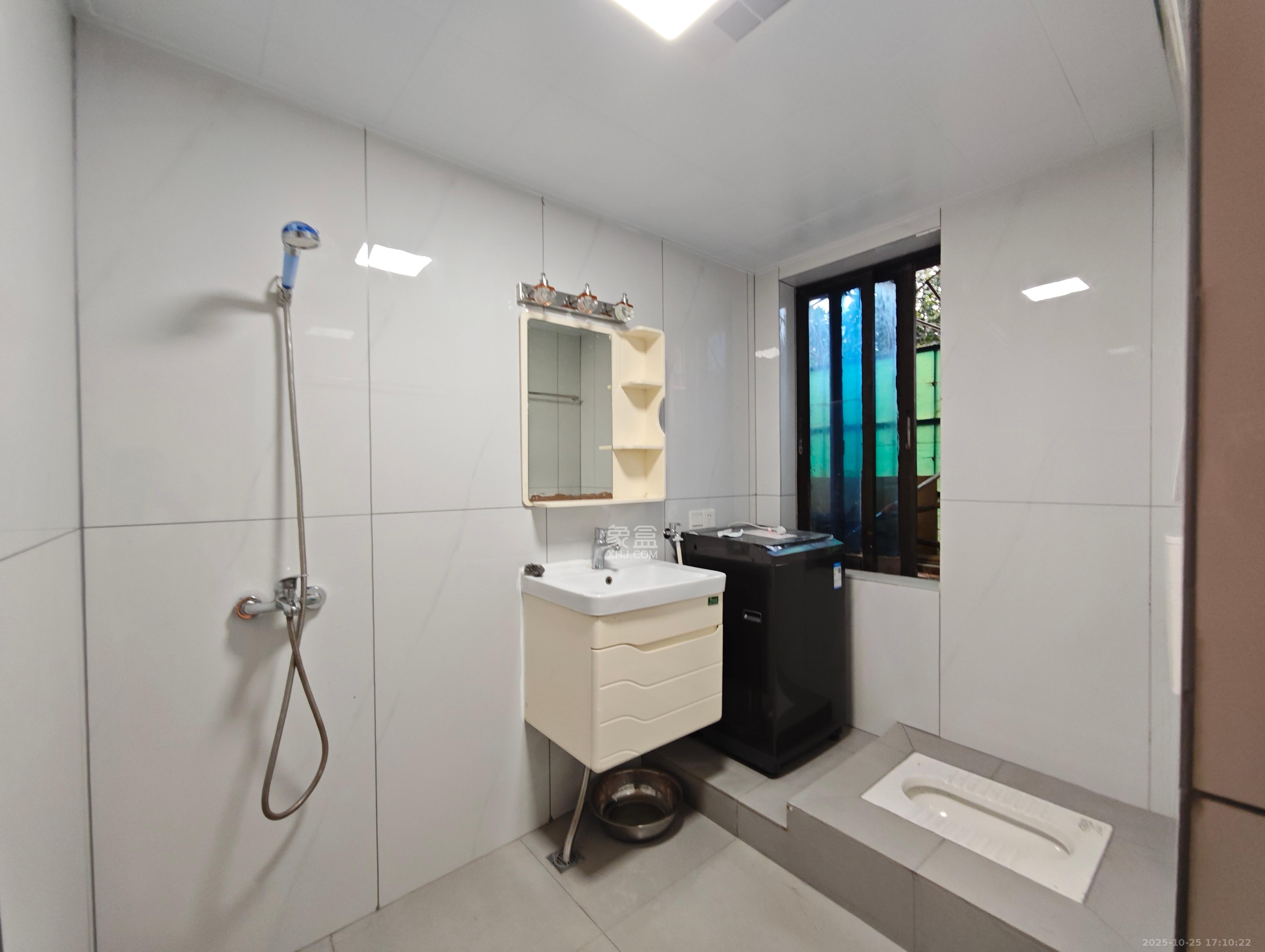 省粮食局宿舍北院 4室2厅1卫 1500.0元/月 省粮食局宿舍北院 4室2厅1卫 1500.0元/月室内图