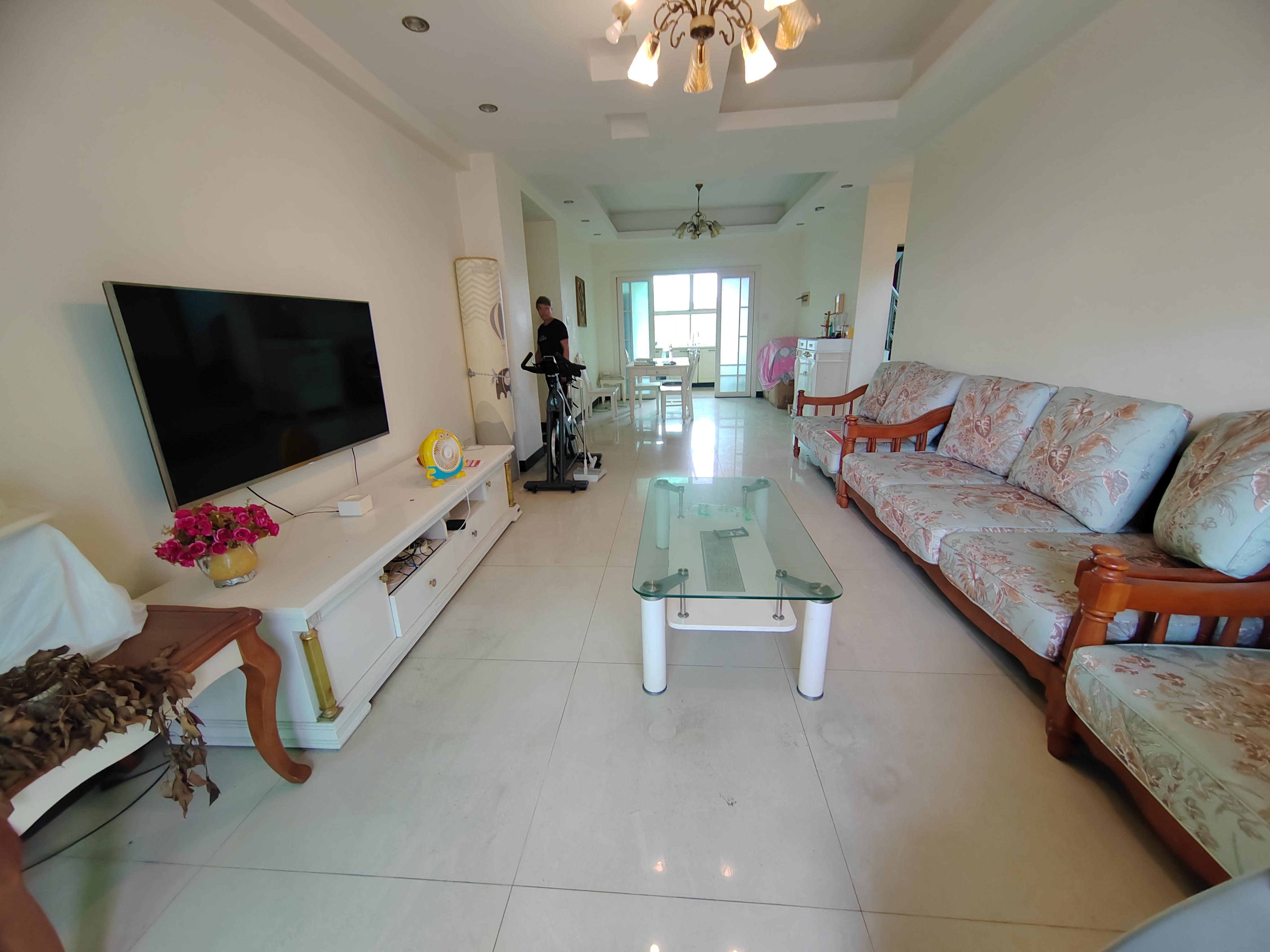 阳光巴洛克小区  4室2厅2卫    2400.0元/月 阳光巴洛克小区  4室2厅2卫    2400.0元/月室内图