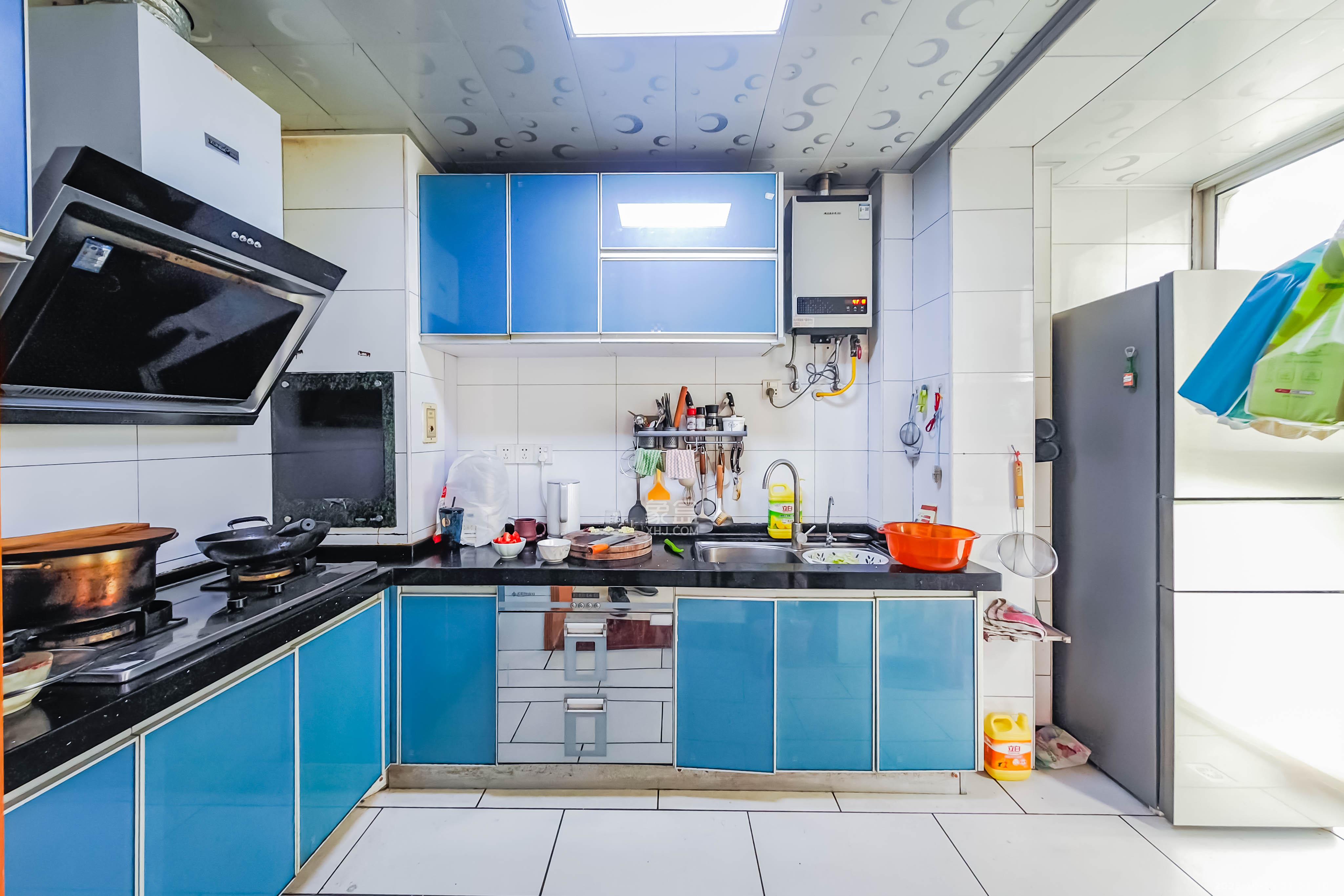 雅致名园  3室2厅2卫    205.0万厨房