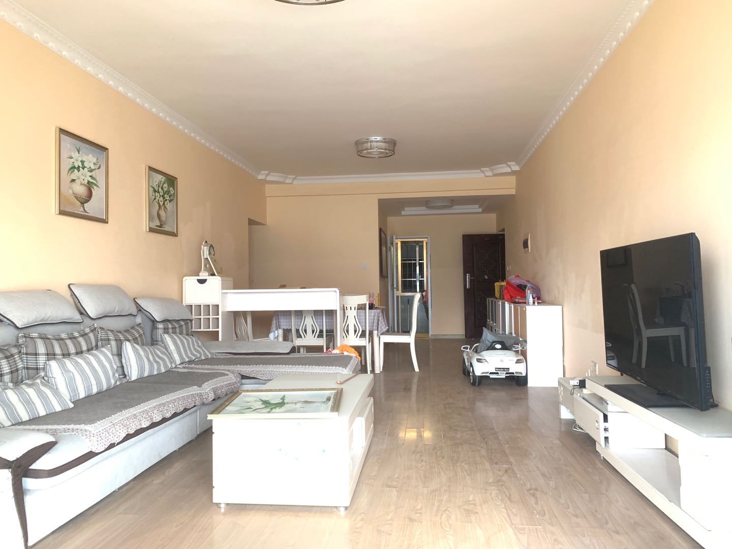 申鑫国际广场  2室1厅1卫    2500.0元/月