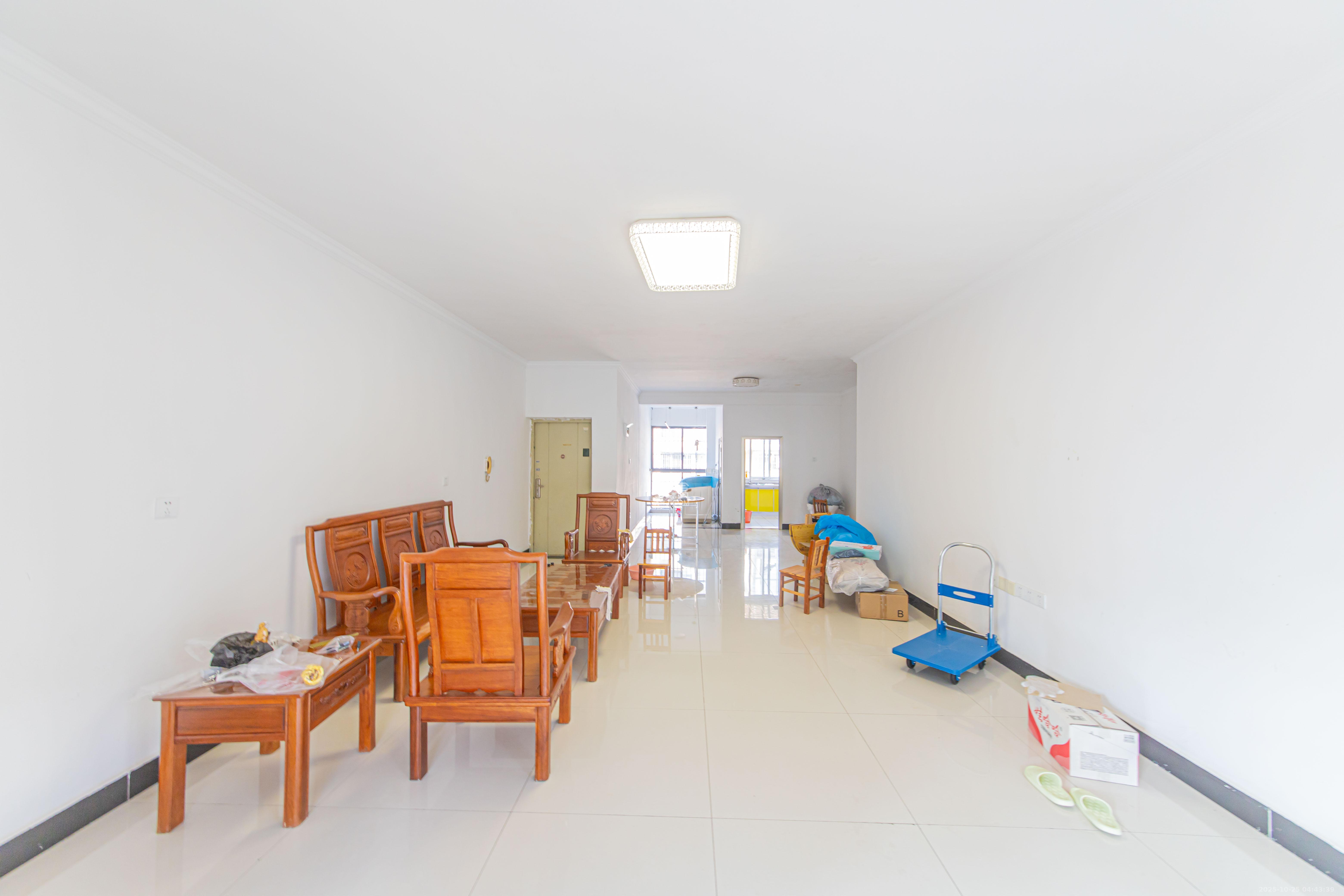 万鑫嘉园（万鑫阳光嘉园）  4室2厅2卫    75.0万