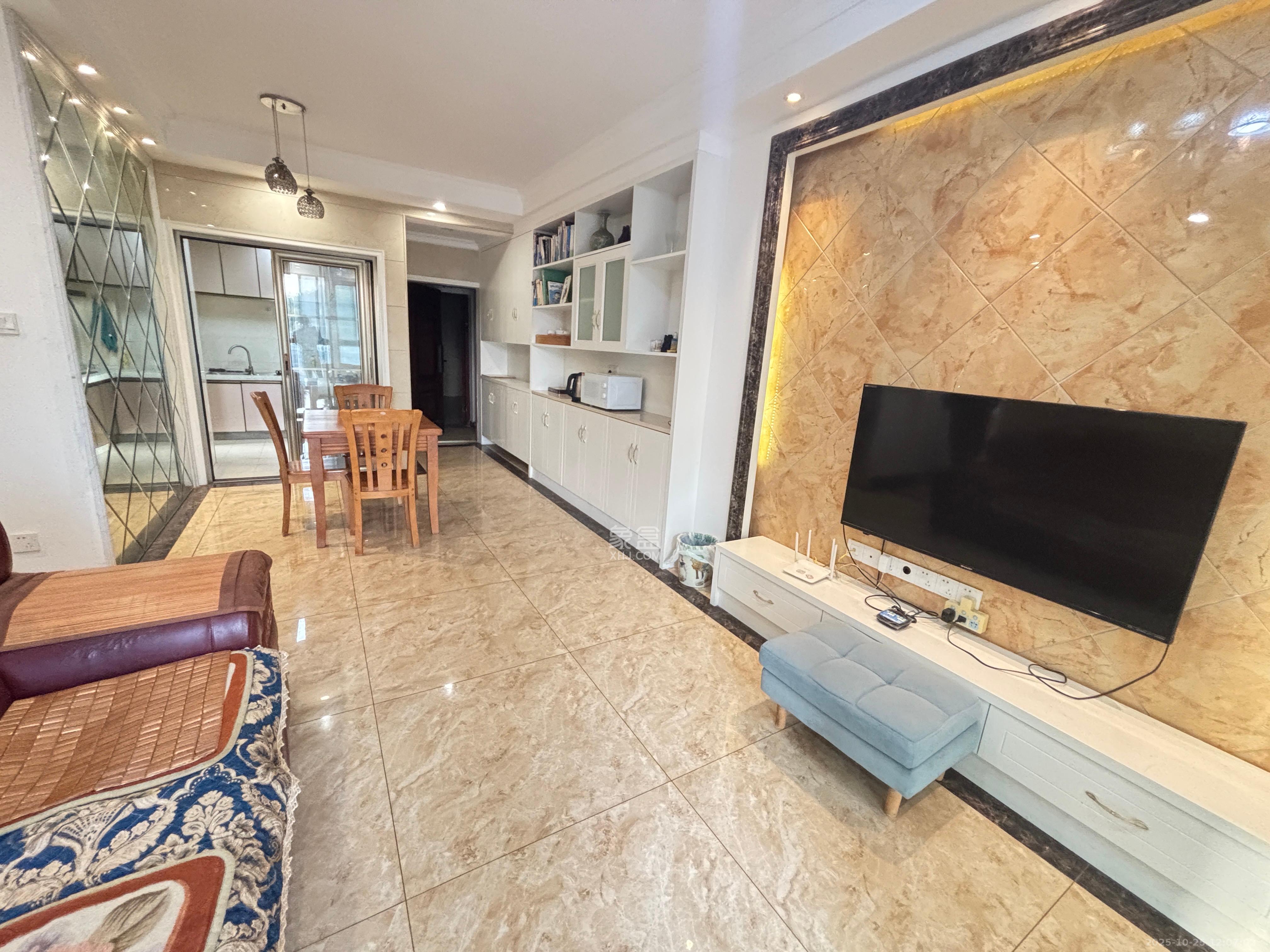 蓝光幸福满庭 3室1厅1卫 2300.0元/月 蓝光幸福满庭 3室1厅1卫 2300.0元/月室内图