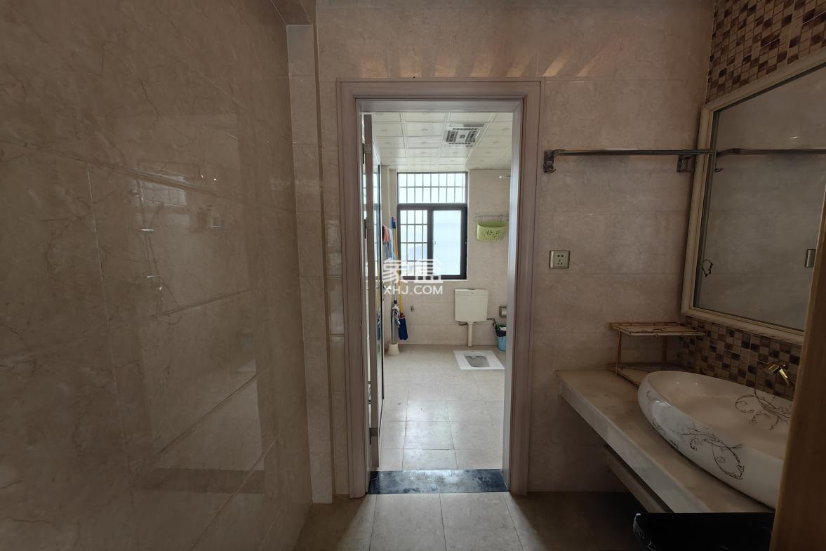 锦绣边城  4室2厅2卫    75.0万 锦绣边城  4室2厅2卫    75.0万客厅