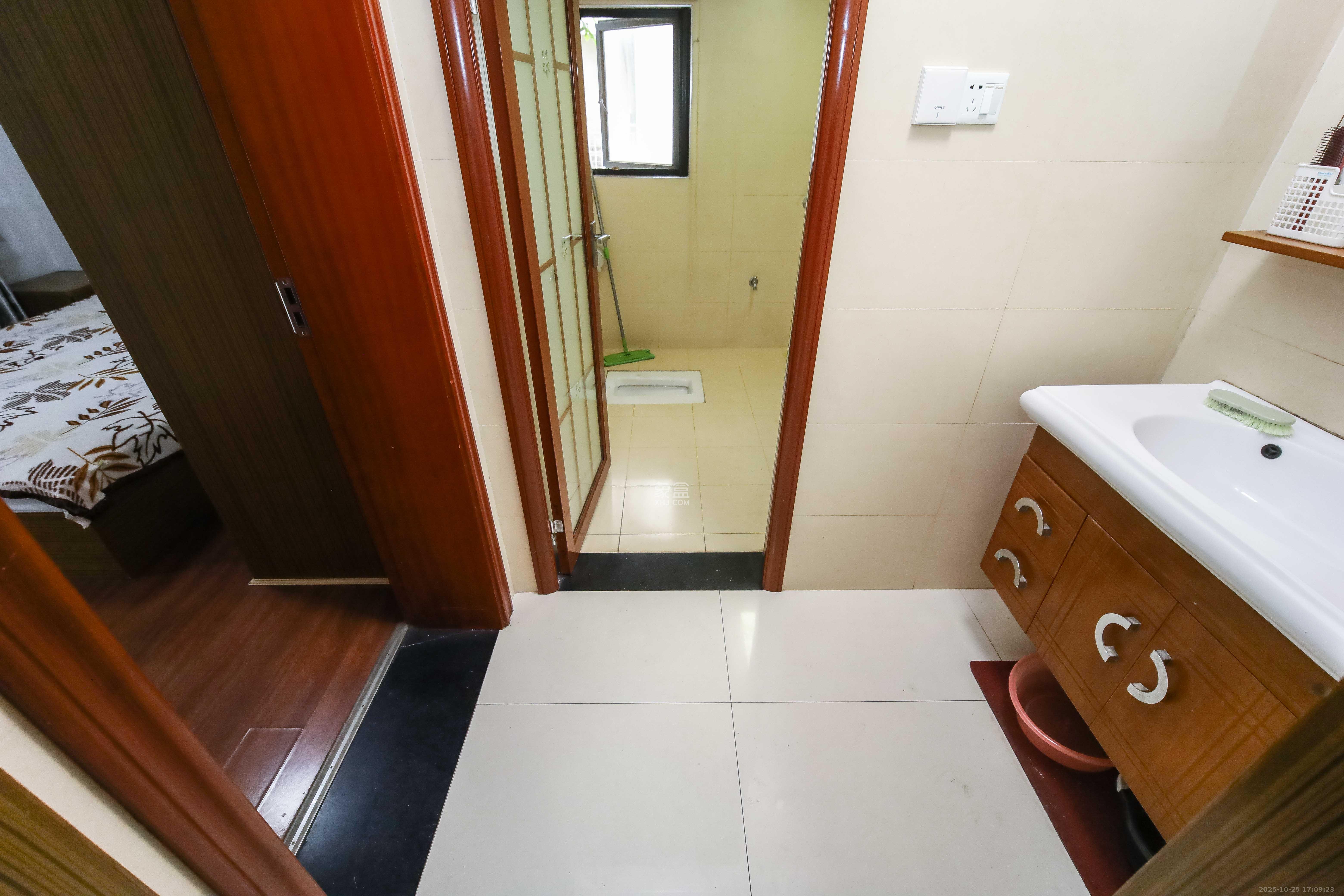 西街花园  3室2厅2卫    135.0万 西街花园  3室2厅2卫    135.0万卫生间