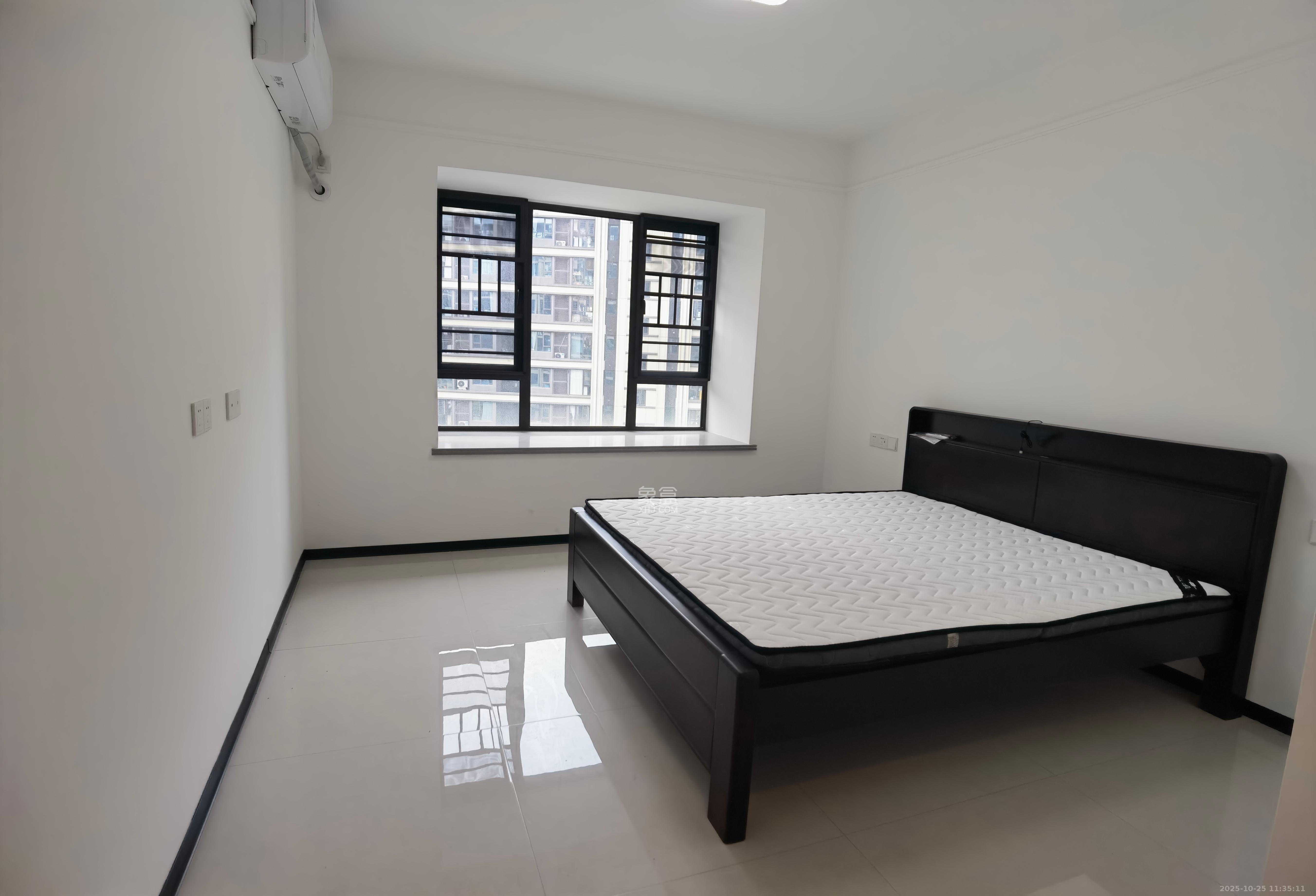 蓝光雍锦府  4室2厅2卫    3000.0元/月室内图