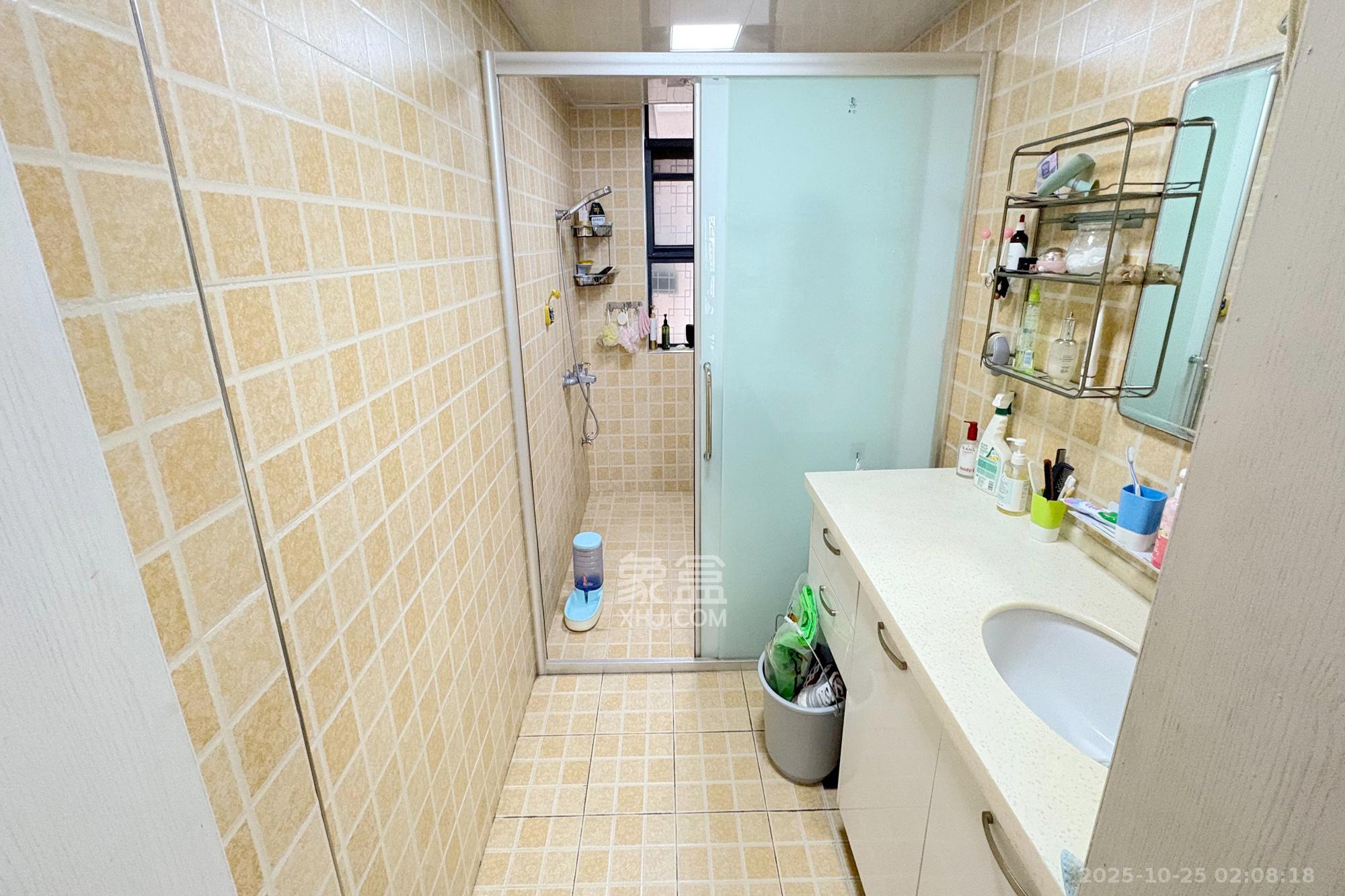 融圣国际  4室2厅2卫    225.0万卫生间