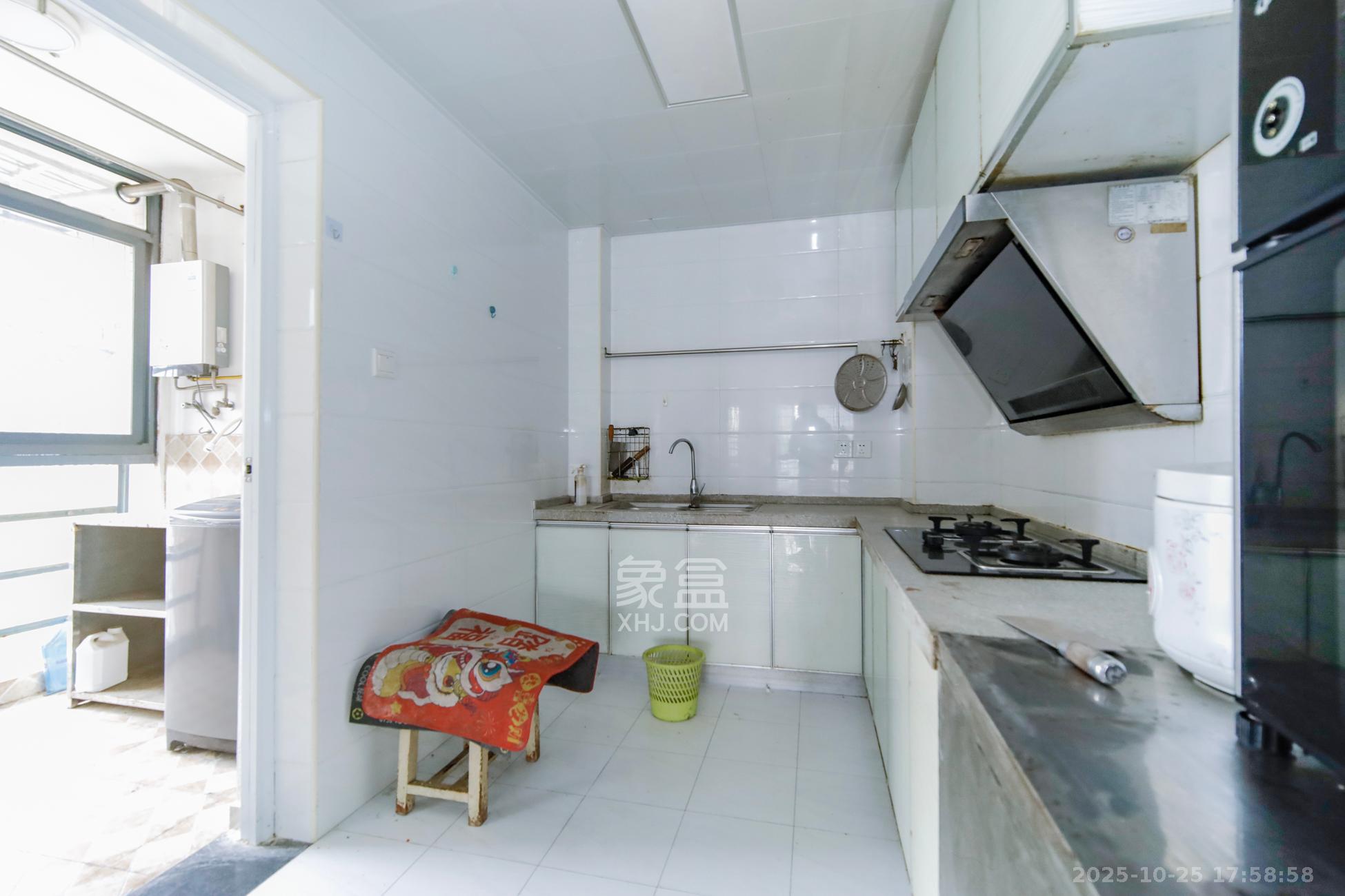 瑞都华庭（华庭美苑）  2室2厅1卫    76.0万厨房