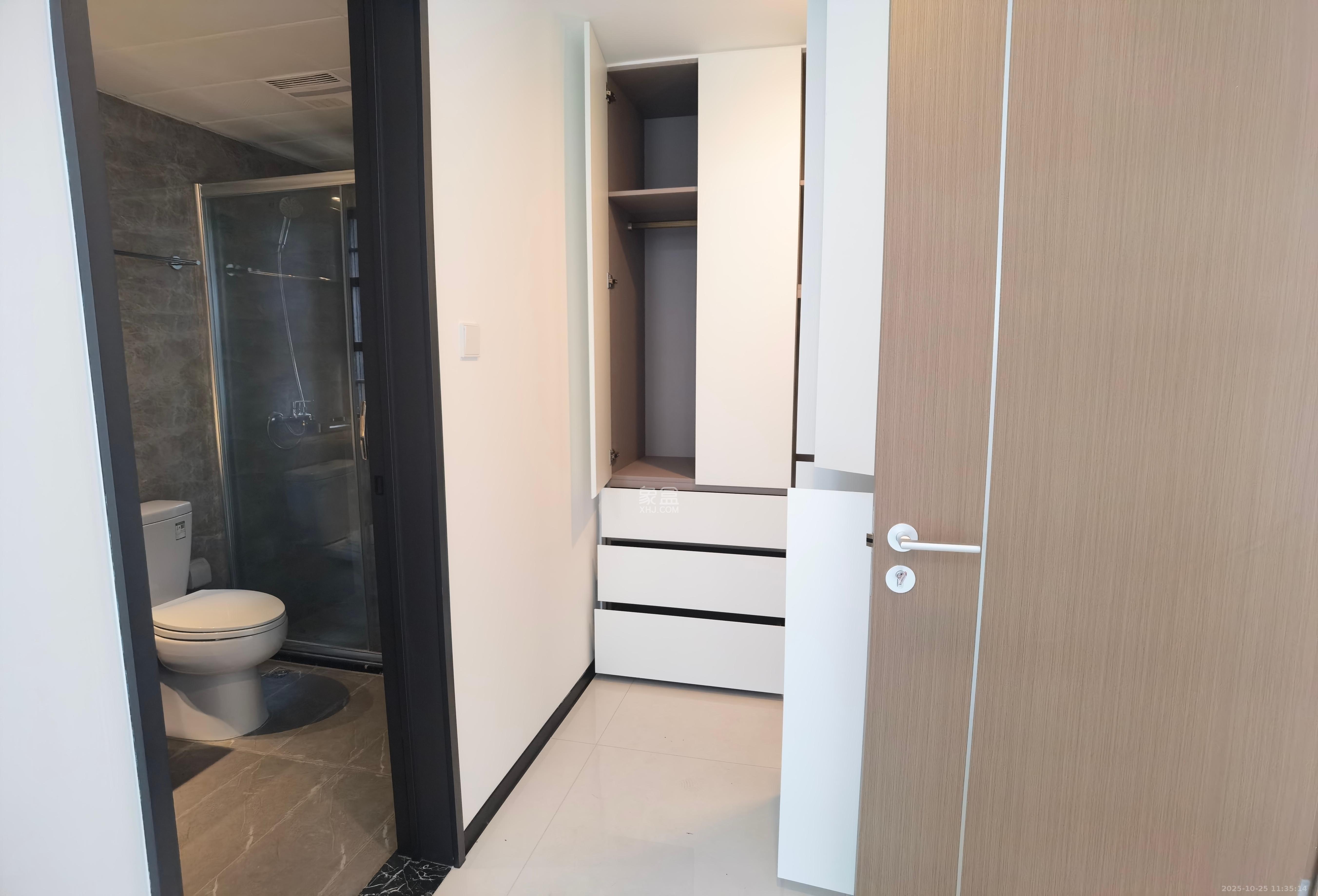 蓝光雍锦府  4室2厅2卫    3000.0元/月室内图