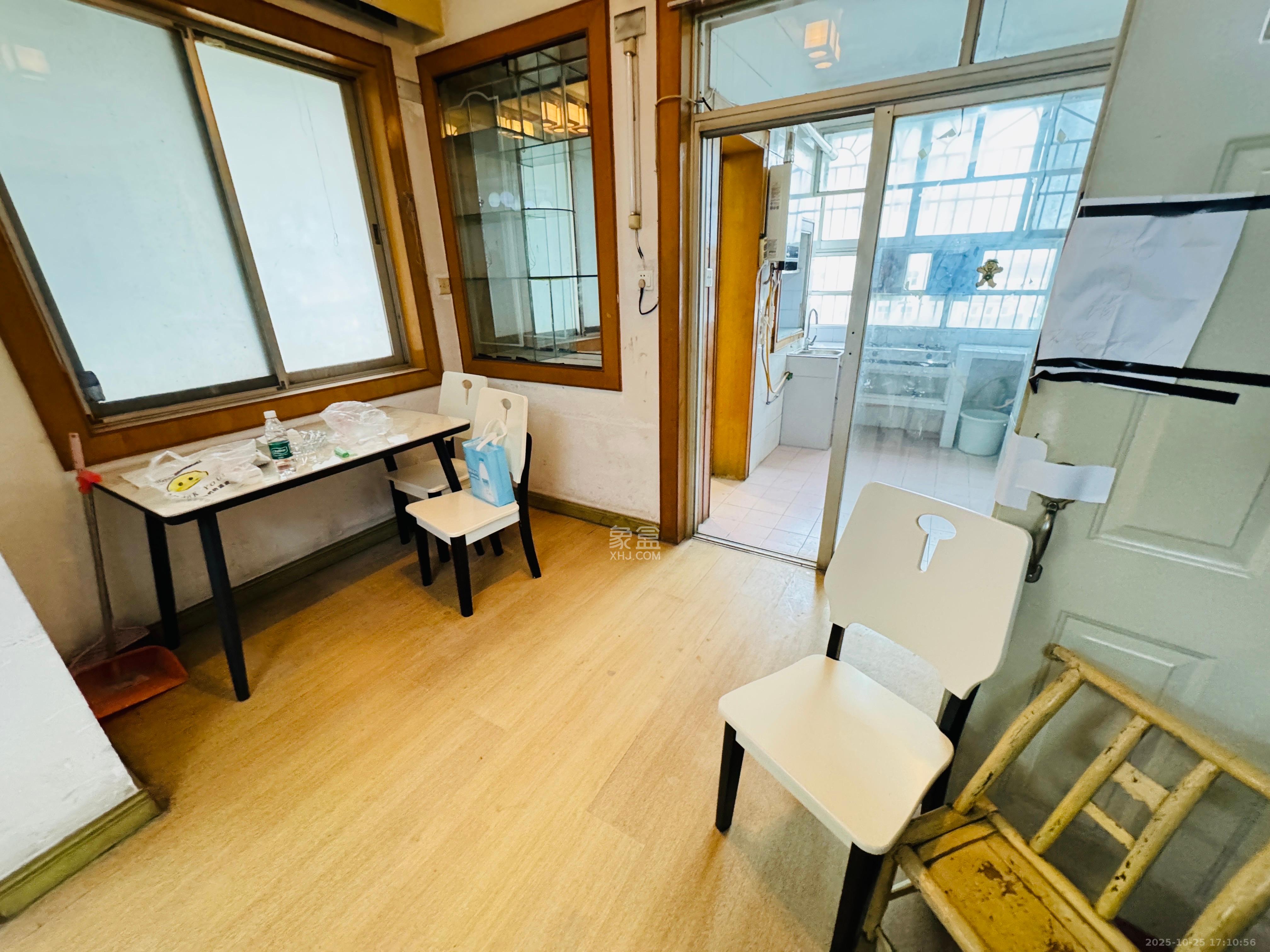 第一师范宿舍  2室2厅1卫    2300.0元/月室内图