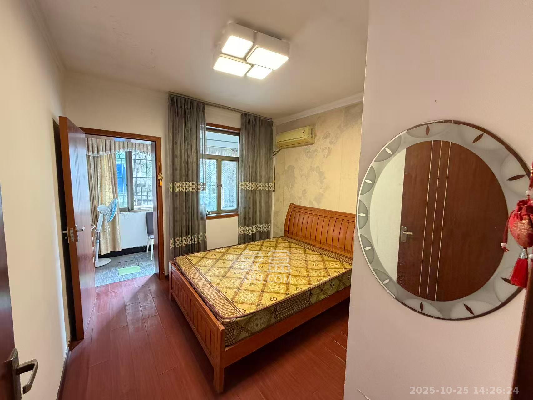 新运公寓  3室2厅1卫    2000.0元/月 新运公寓  3室2厅1卫    2000.0元/月室内图