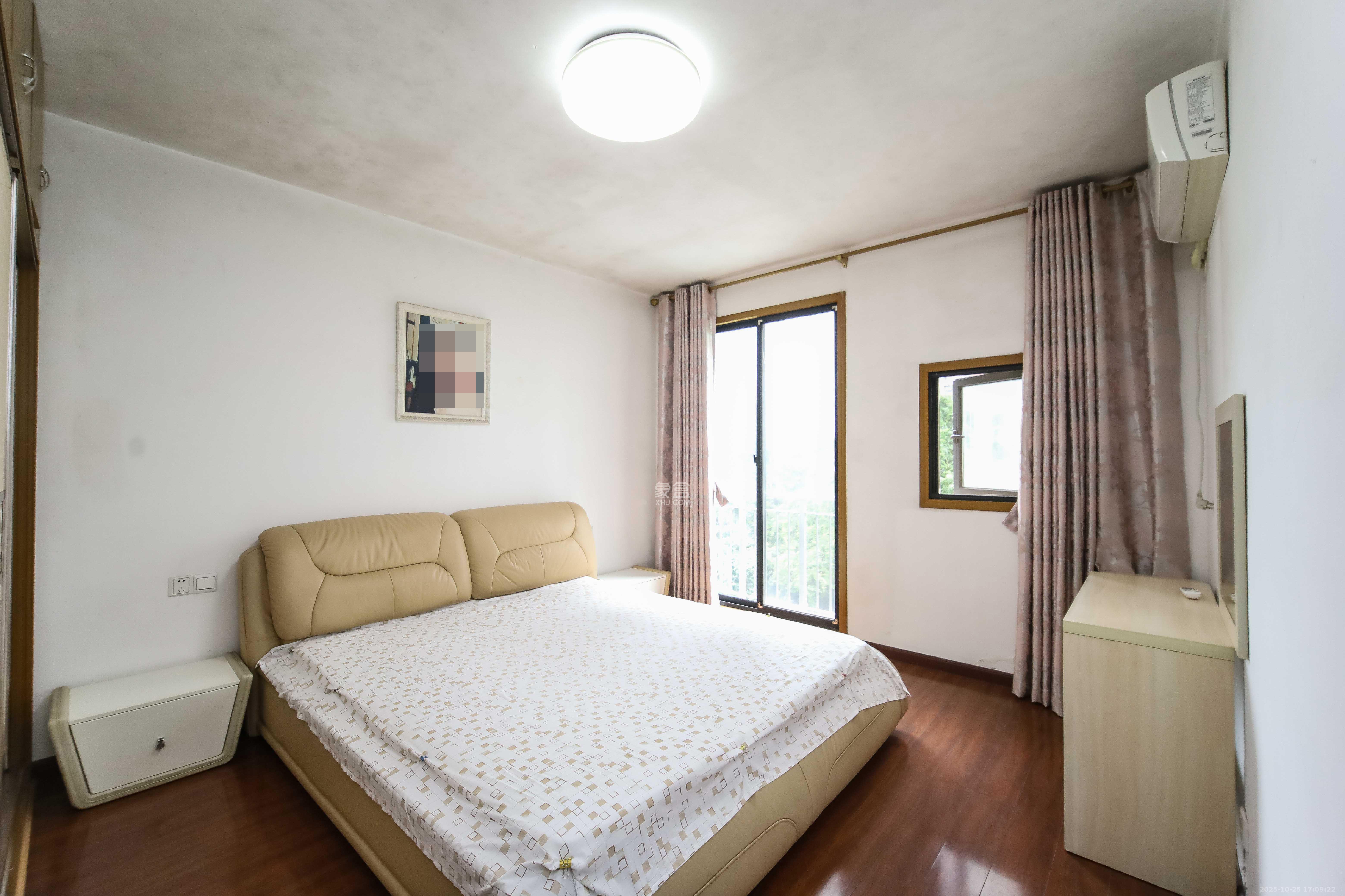 西街花园  3室2厅2卫    135.0万卧室