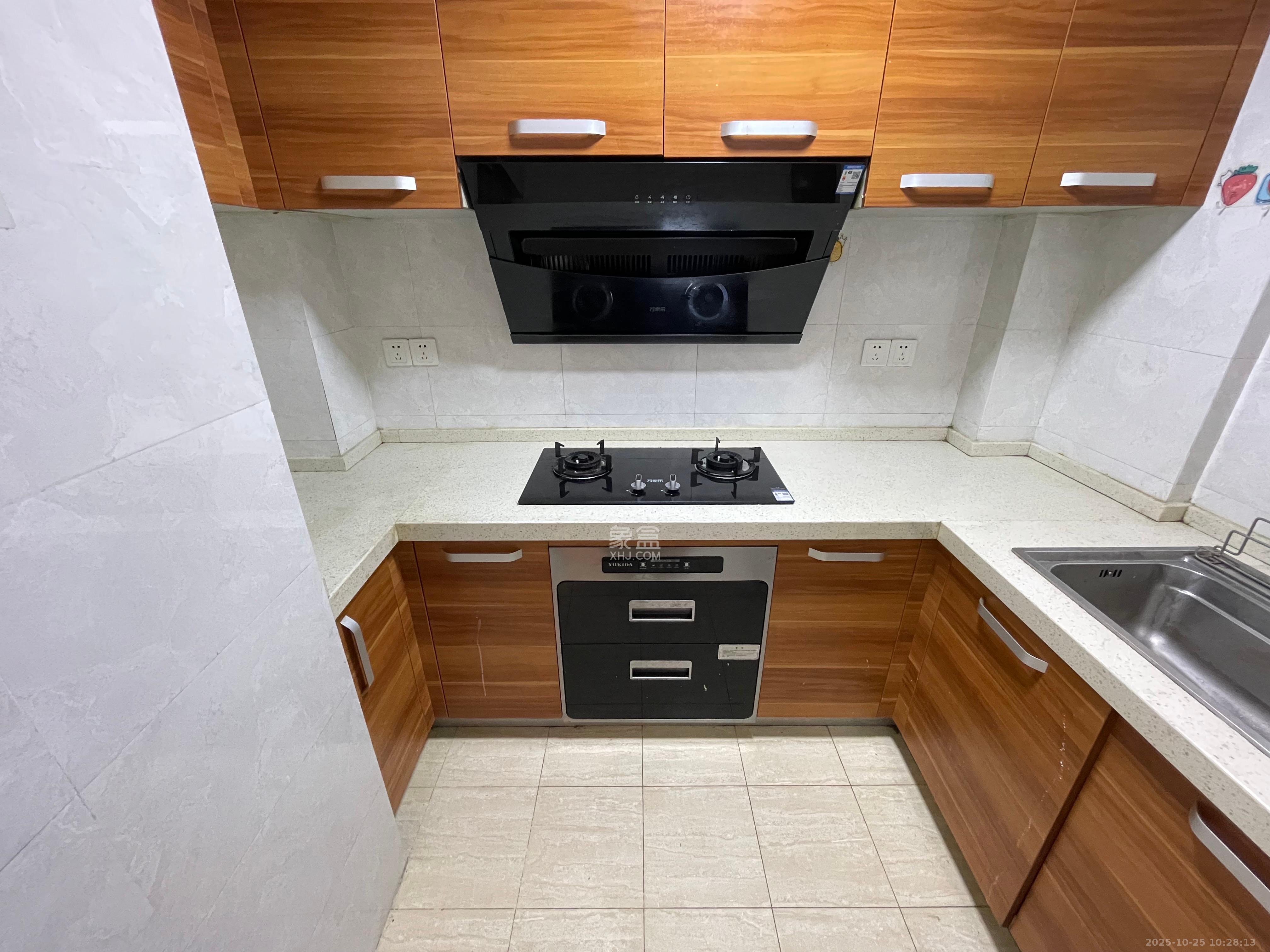 红公馆(前程丽景大厦)  1室2厅1卫    2000.0元/月 红公馆(前程丽景大厦)  1室2厅1卫    2000.0元/月室内图