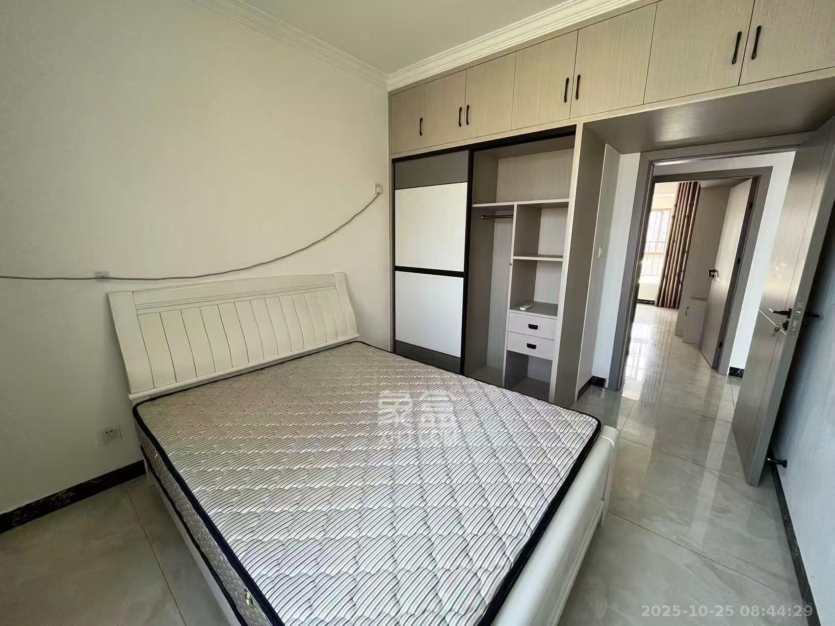 和润园一、二期  3室2厅2卫    2100.0元/月室内图