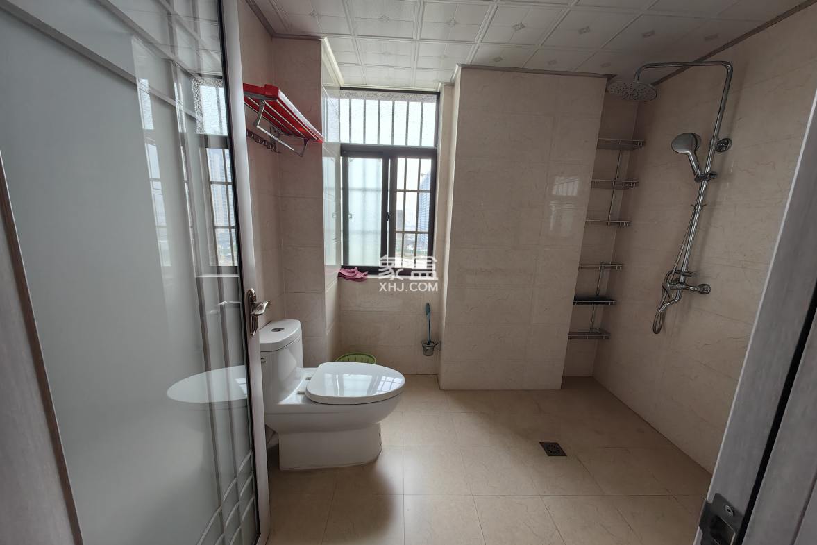 锦绣边城  4室2厅2卫    75.0万 锦绣边城  4室2厅2卫    75.0万客厅