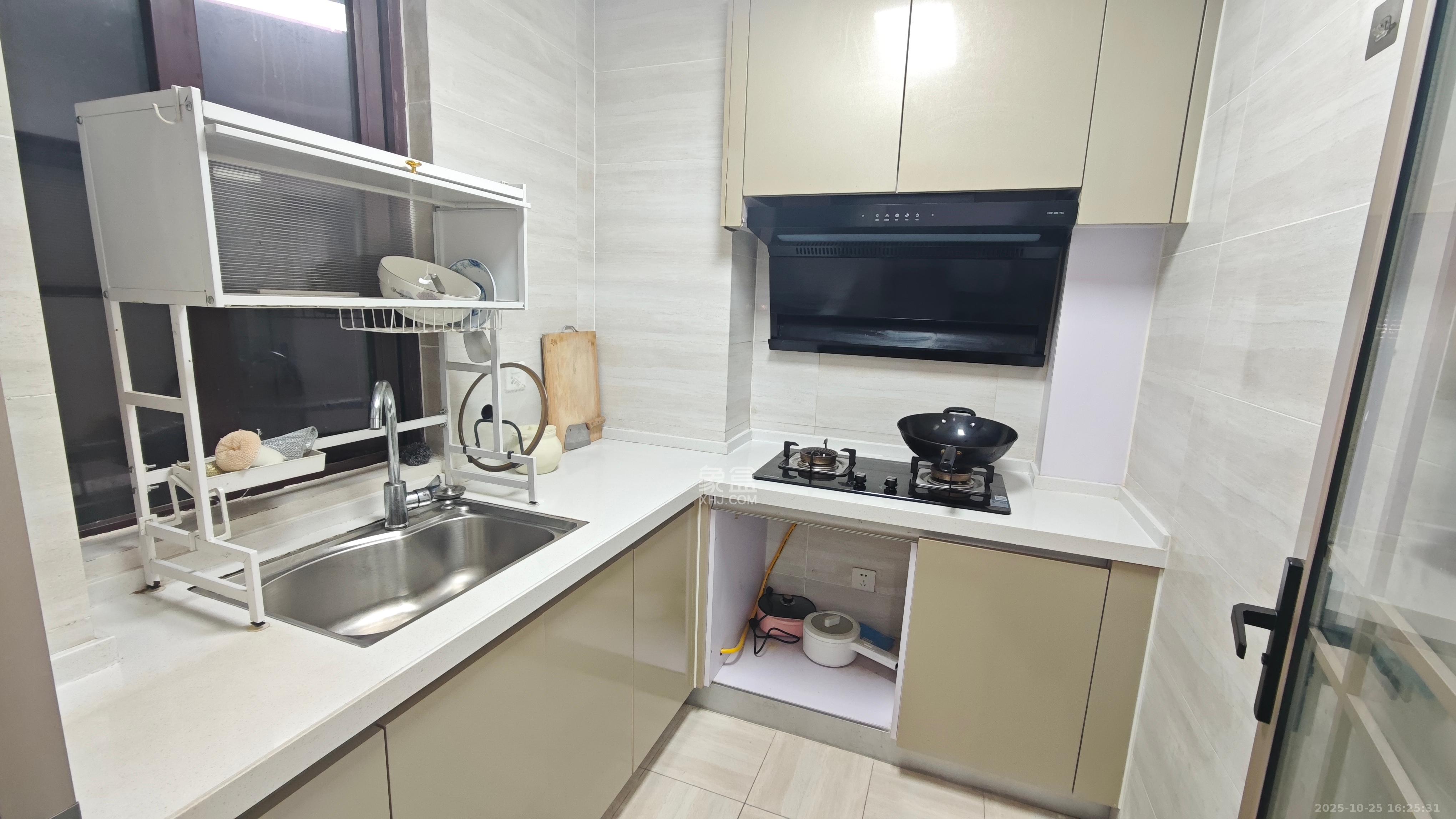 新长海广场  3室1厅2卫    1900.0元/月 新长海广场  3室1厅2卫    1900.0元/月室内图