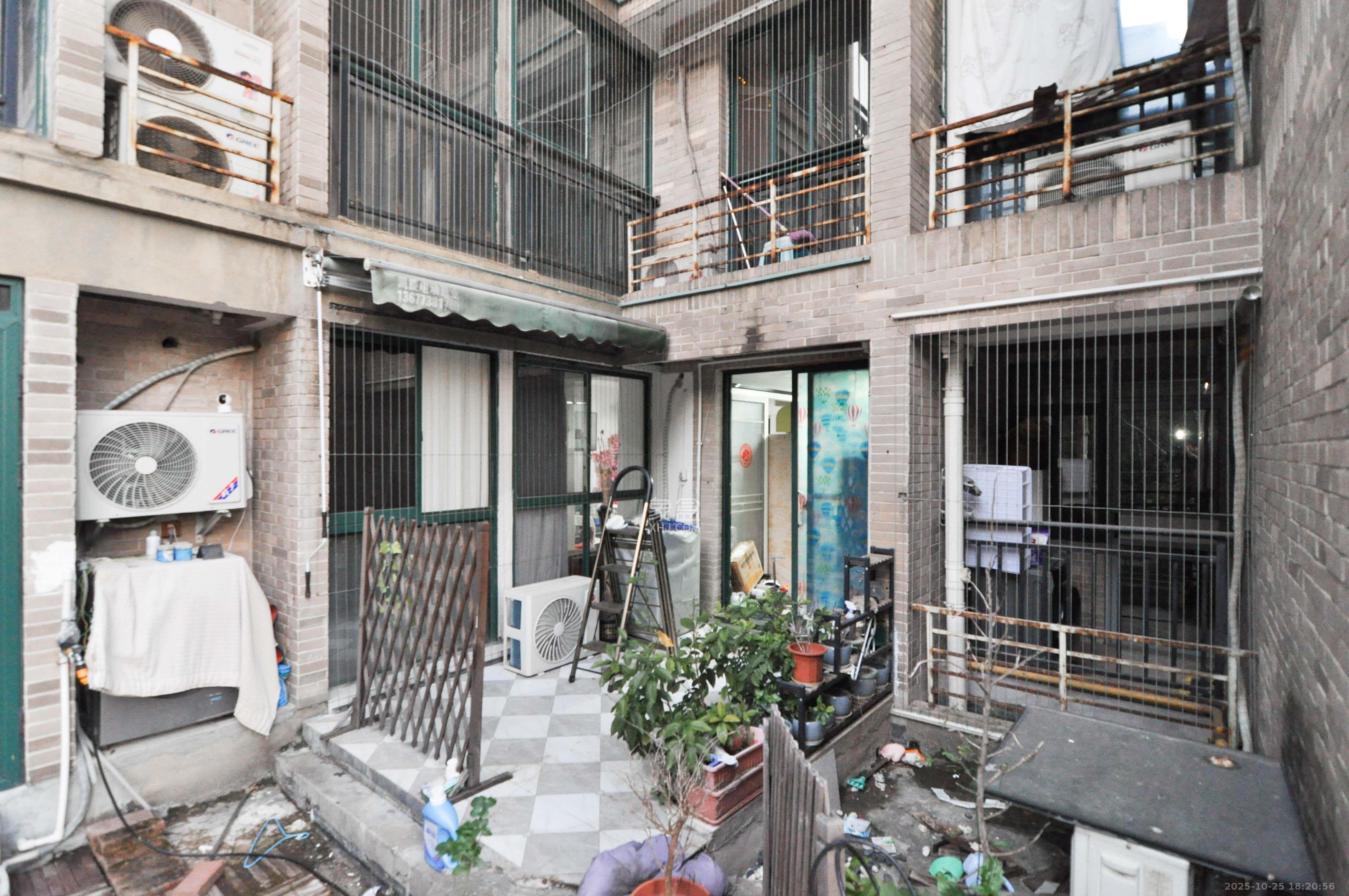 共和世家  1室1厅1卫    2500.0元/月 共和世家  1室1厅1卫    2500.0元/月室内图