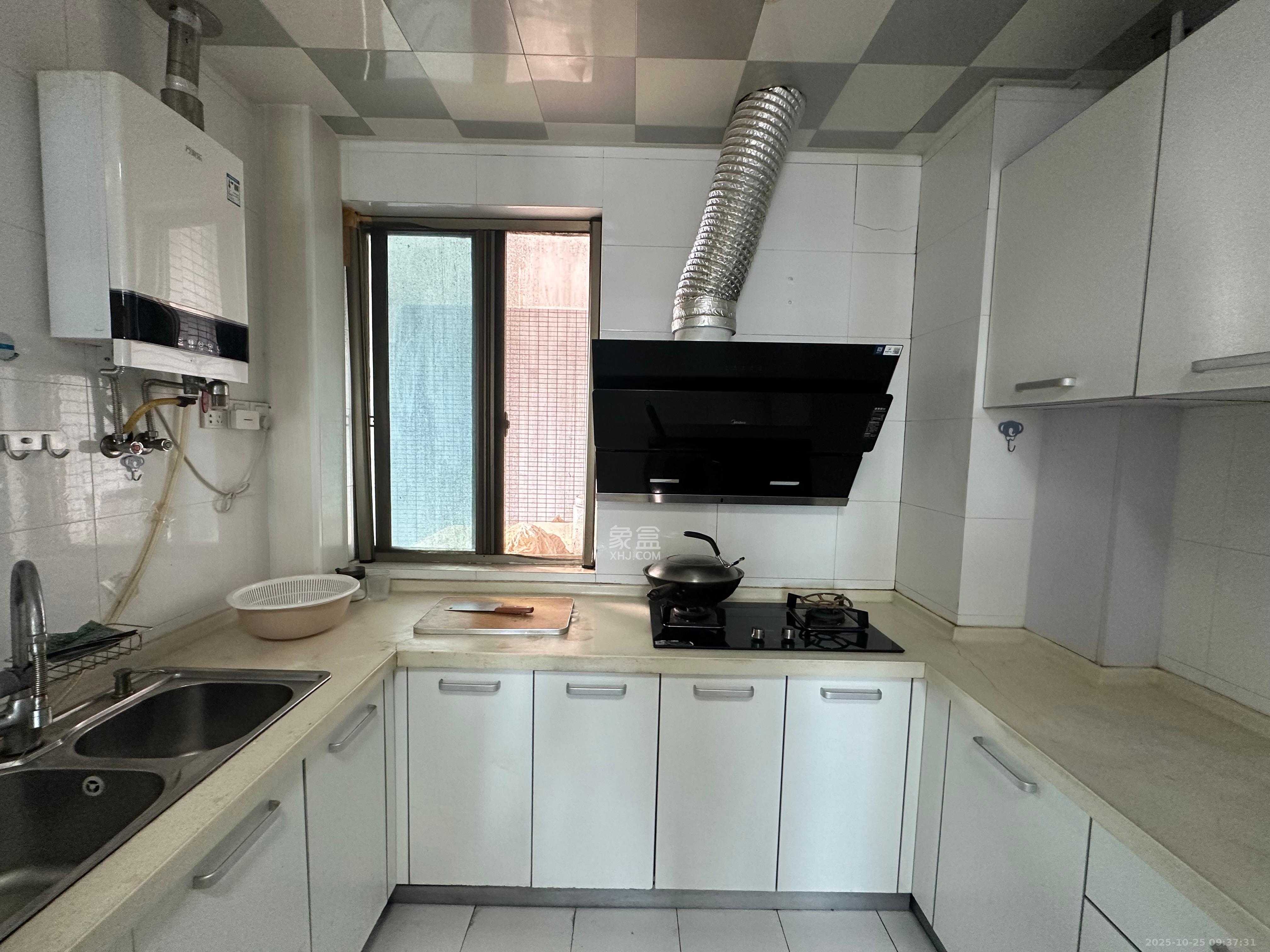 香颂国际  2室1厅1卫    1800.0元/月 香颂国际  2室1厅1卫    1800.0元/月室内图