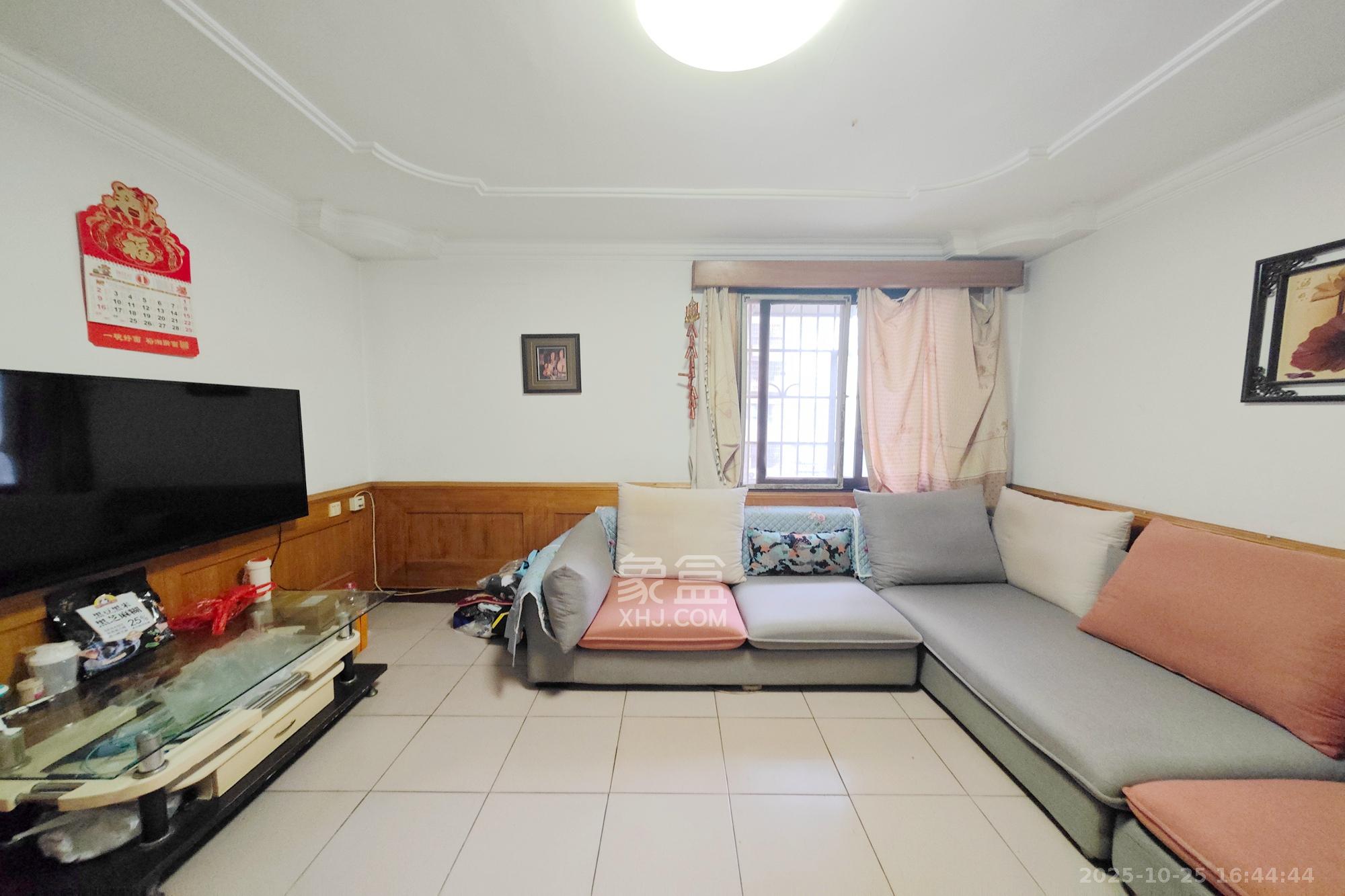 桂花路铁建宿舍  2室2厅1卫    39.0万客厅