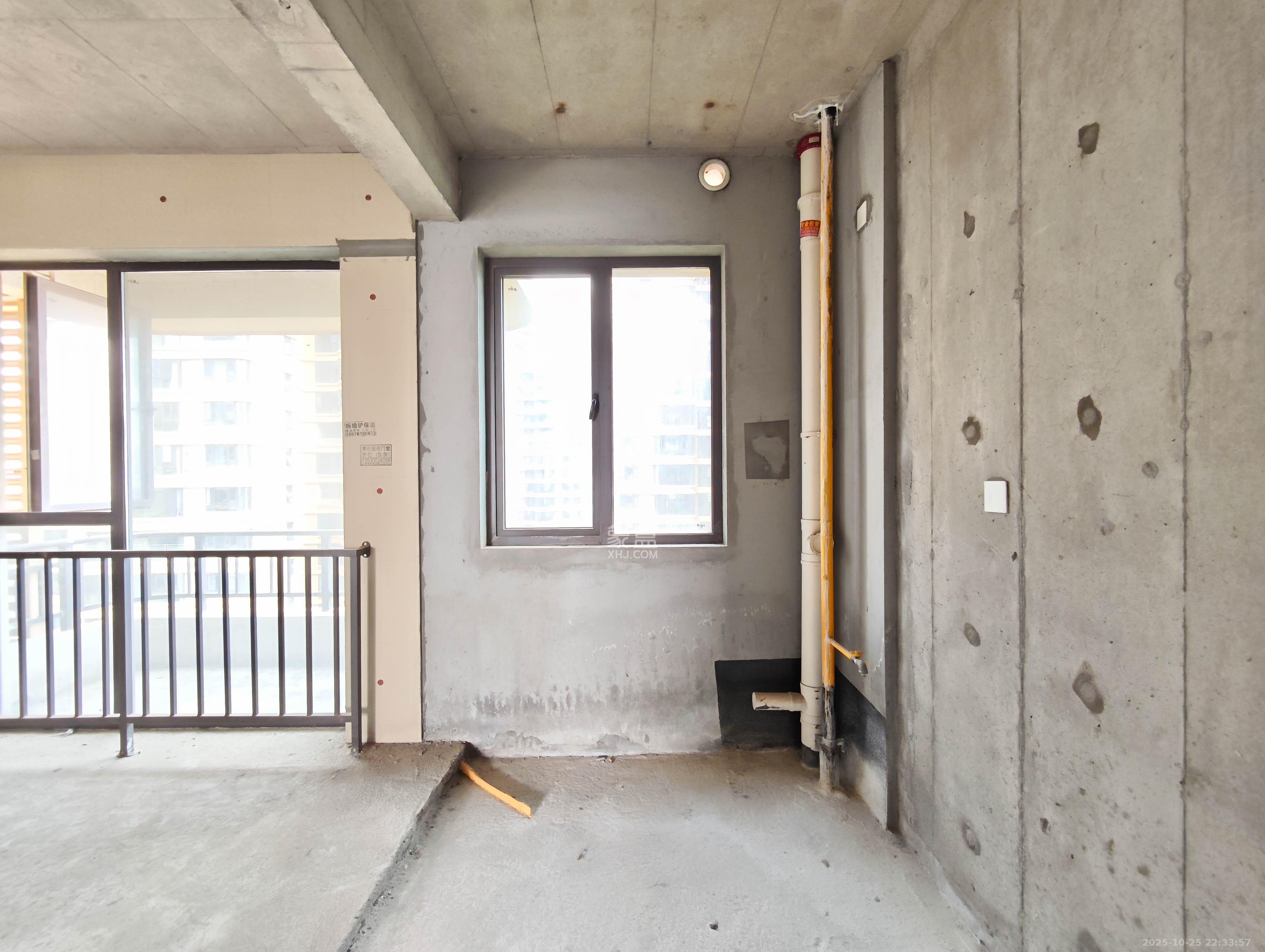 会展三润城  4室2厅2卫    85.8万阳台