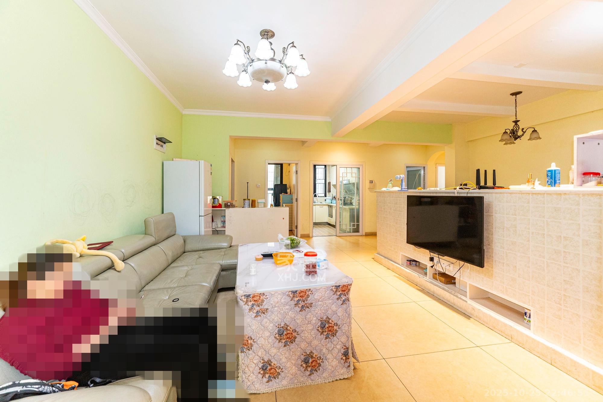 鹏基诺亚山林 4室2厅2卫 158.0万 鹏基诺亚山林 4室2厅2卫 158.0万客厅