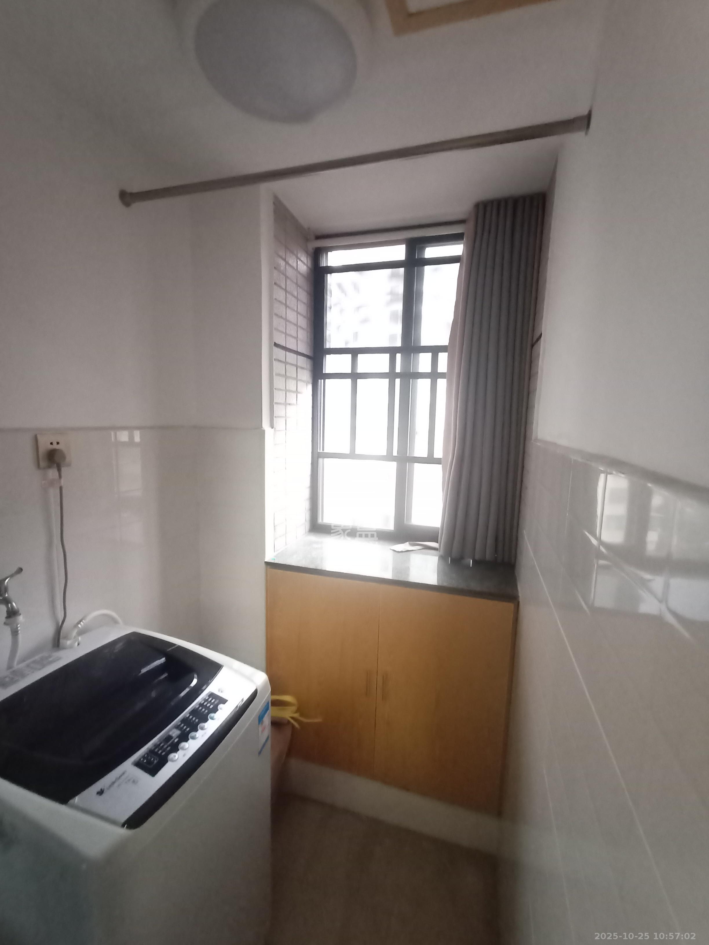 长房时代城  1室0厅1卫    1300.0元/月 长房时代城  1室0厅1卫    1300.0元/月室内图