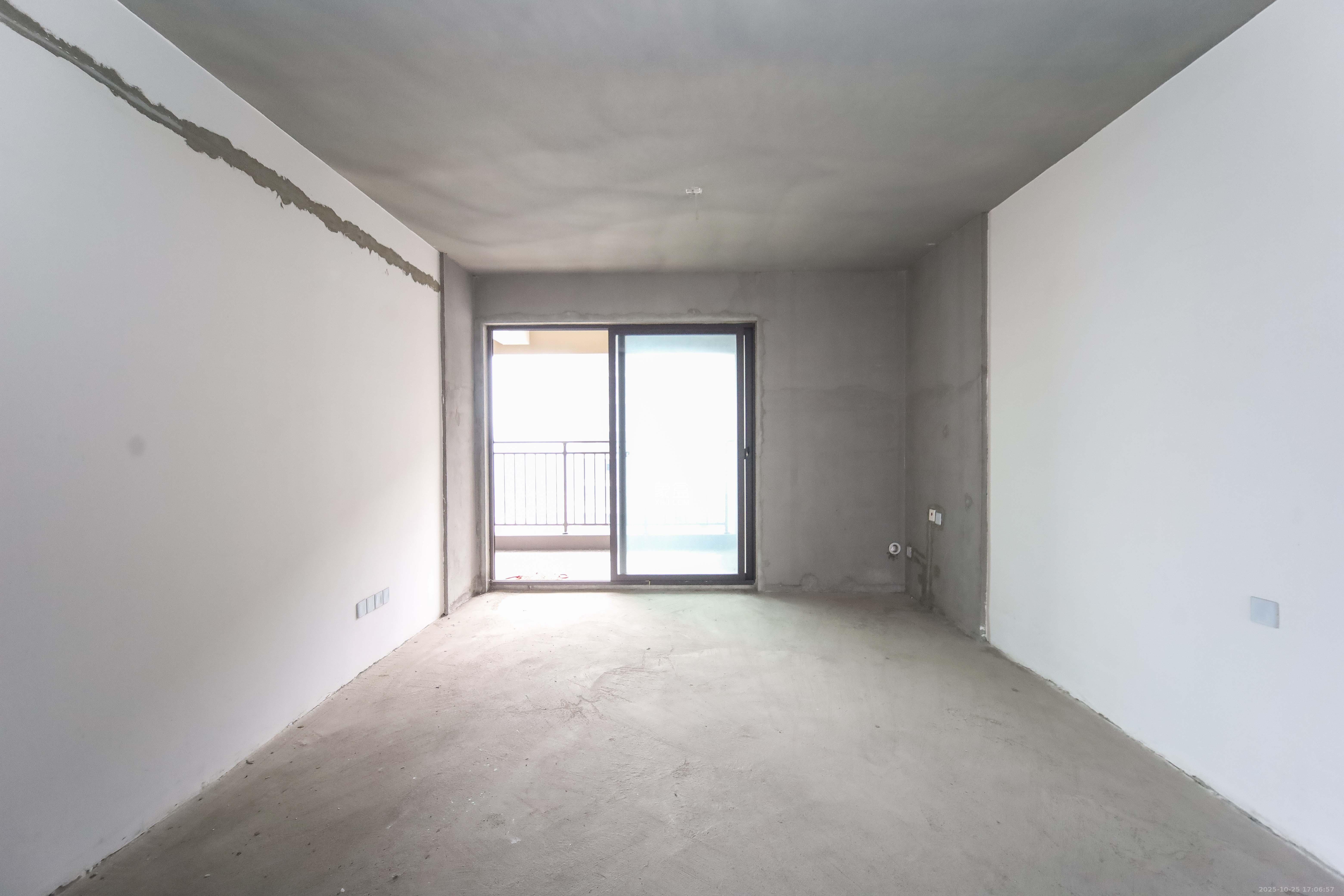 德奥悦东方  4室2厅2卫    158.0万客厅