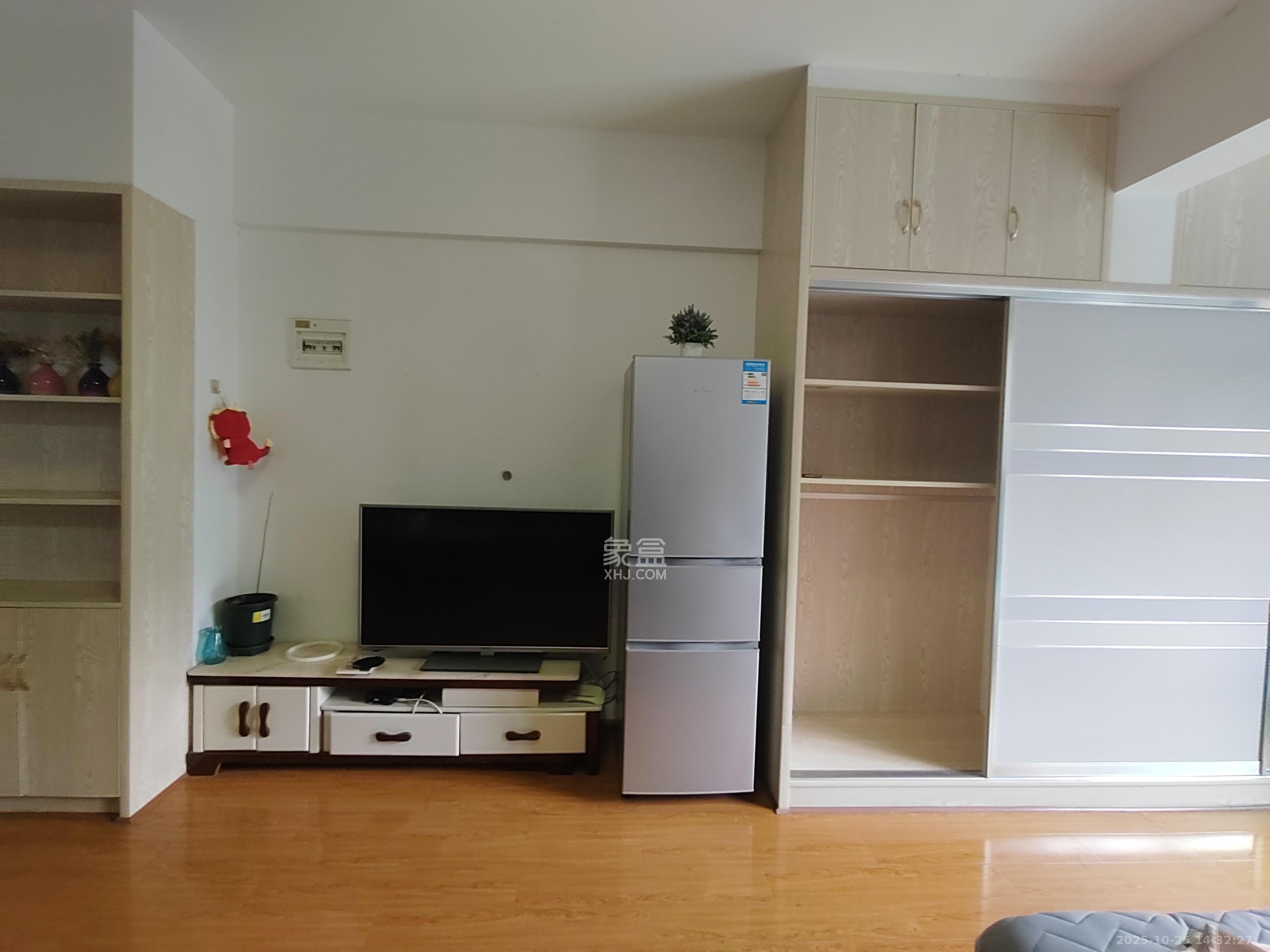 滨江一号(丰泰花园)  1室1厅1卫    1500.0元/月 滨江一号(丰泰花园)  1室1厅1卫    1500.0元/月室内图1