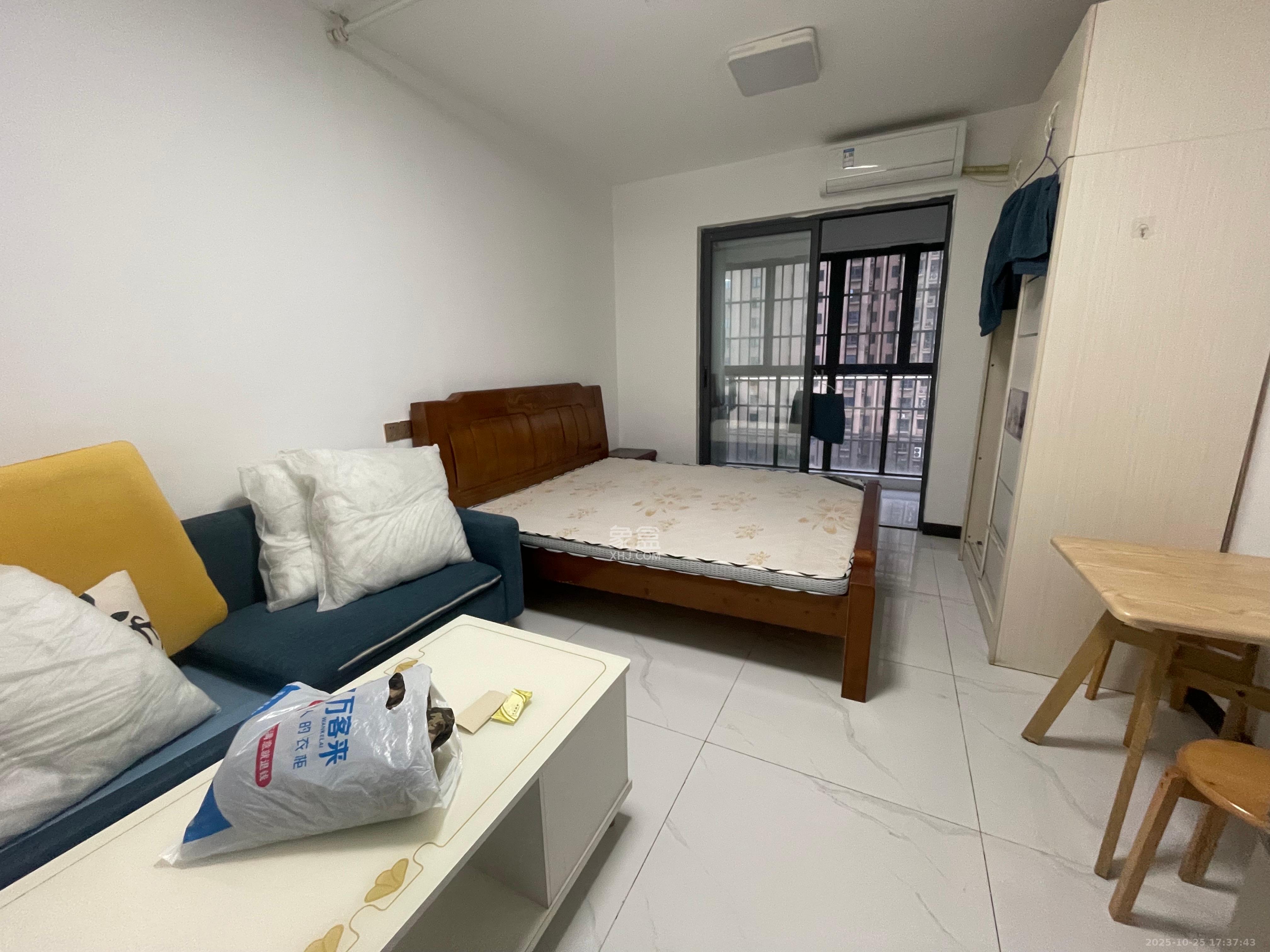 岳华新苑  1室1厅1卫    1200.0元/月 岳华新苑  1室1厅1卫    1200.0元/月室内图