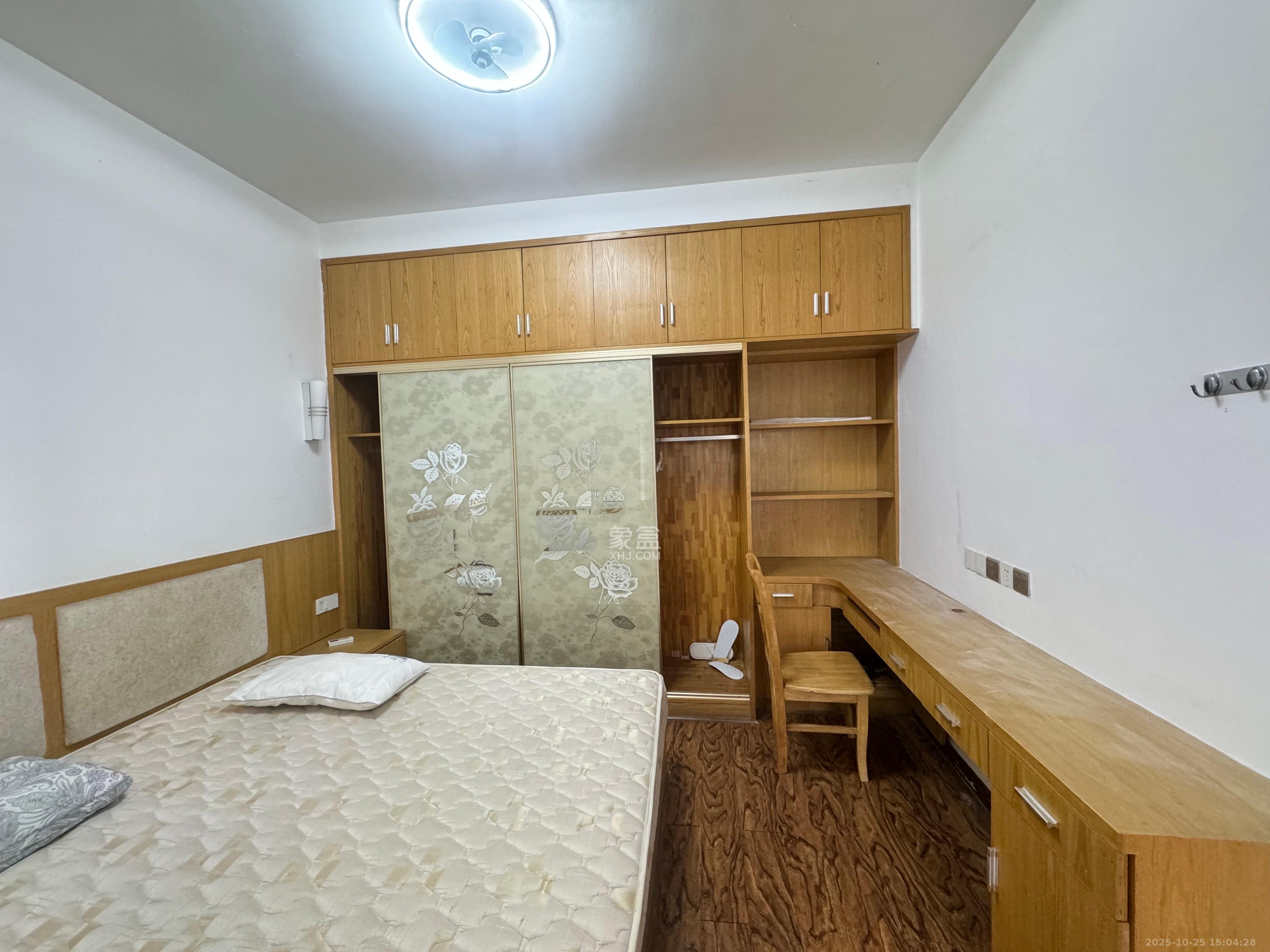 枫华府第 3室1厅2卫 1500.0元/月 枫华府第 3室1厅2卫 1500.0元/月室内图